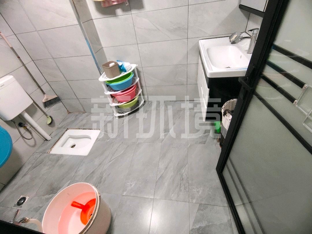丽景天下二期  3室2厅2卫   73.00万客厅