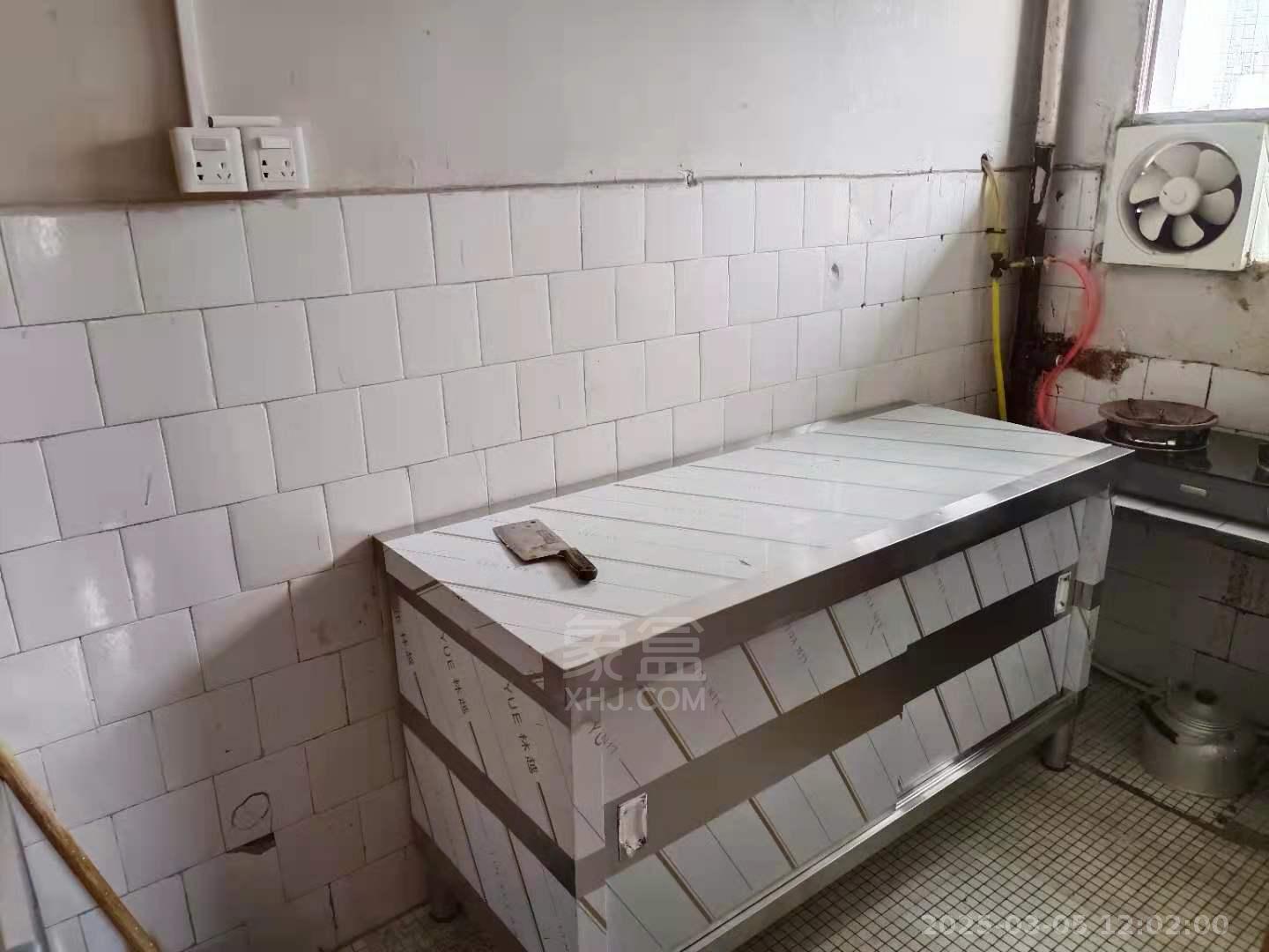 铁路小区 2室1厅0卫 700.0元/月 铁路小区 2室1厅0卫 700.0元/月室内图