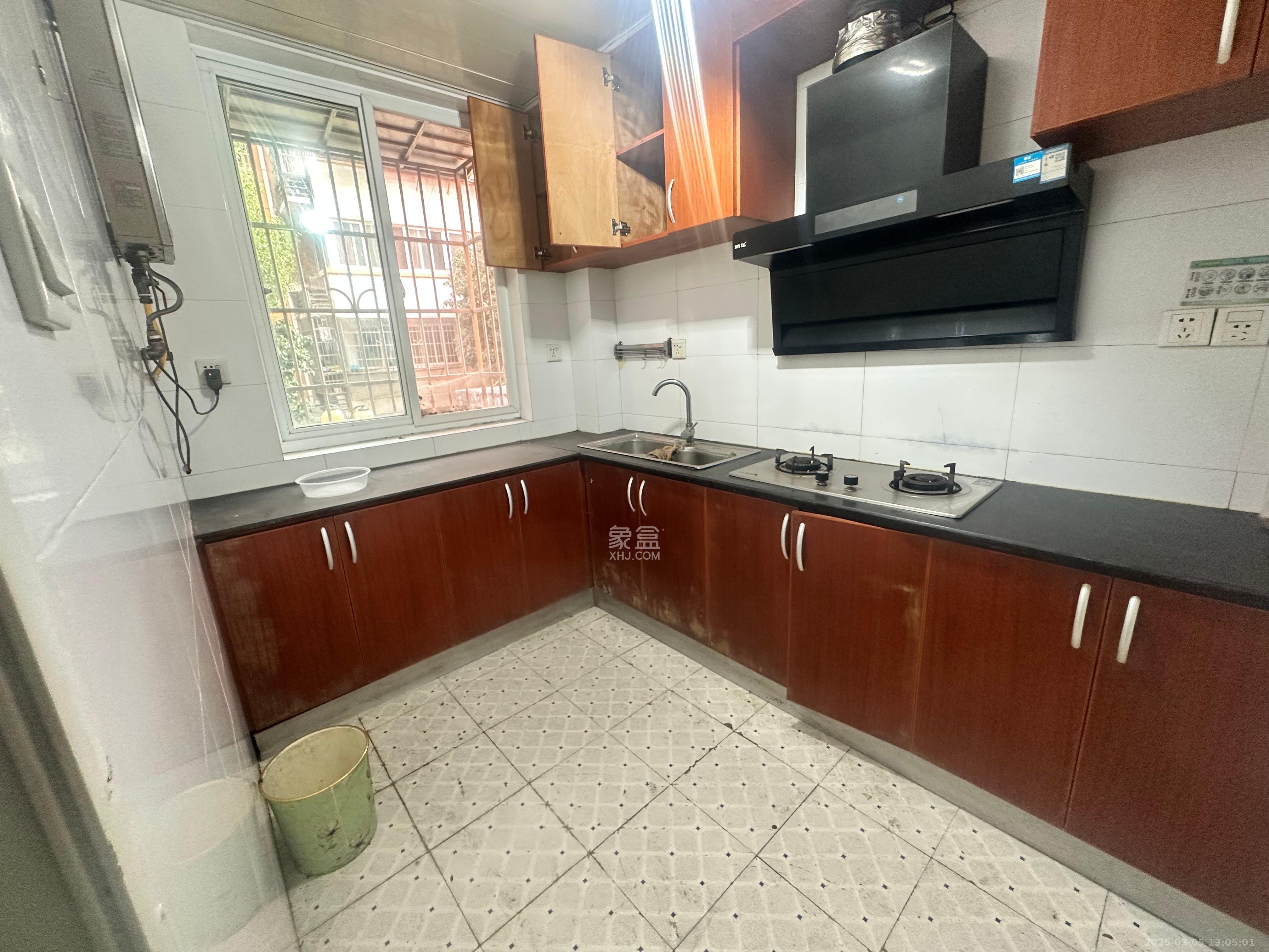 金达家园 3室2厅2卫 2500.0元/月 金达家园 3室2厅2卫 2500.0元/月室内图