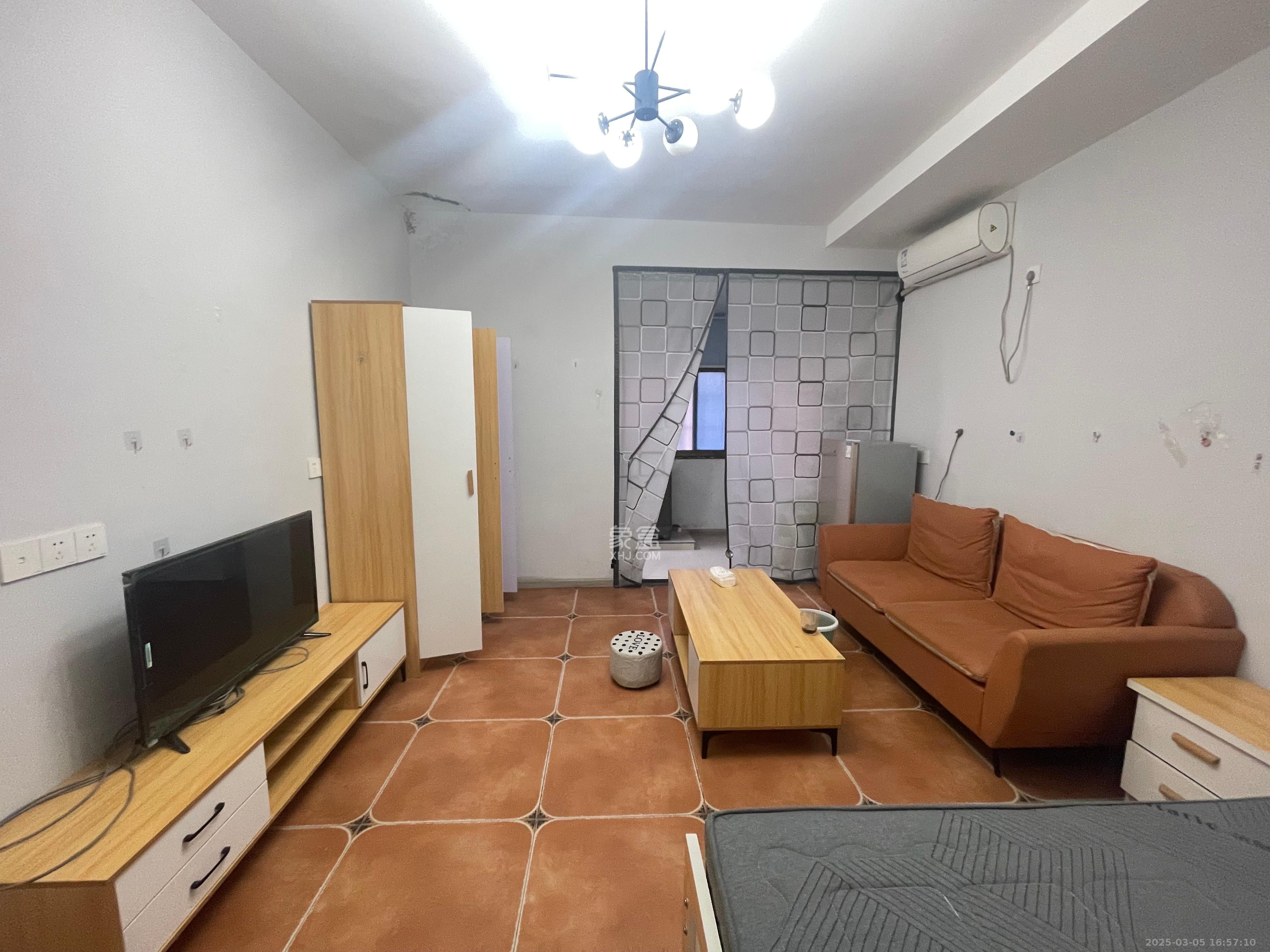 汽车西站商贸城(河西望城坡) 1室1厅1卫 1200.0元/月 汽车西站商贸城(河西望城坡) 1室1厅1卫 1200.0元/月室内图