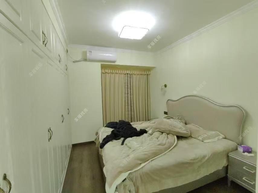 鑫湘悦璟台 4室2厅2卫 89.8万 鑫湘悦璟台 4室2厅2卫 89.8万客厅