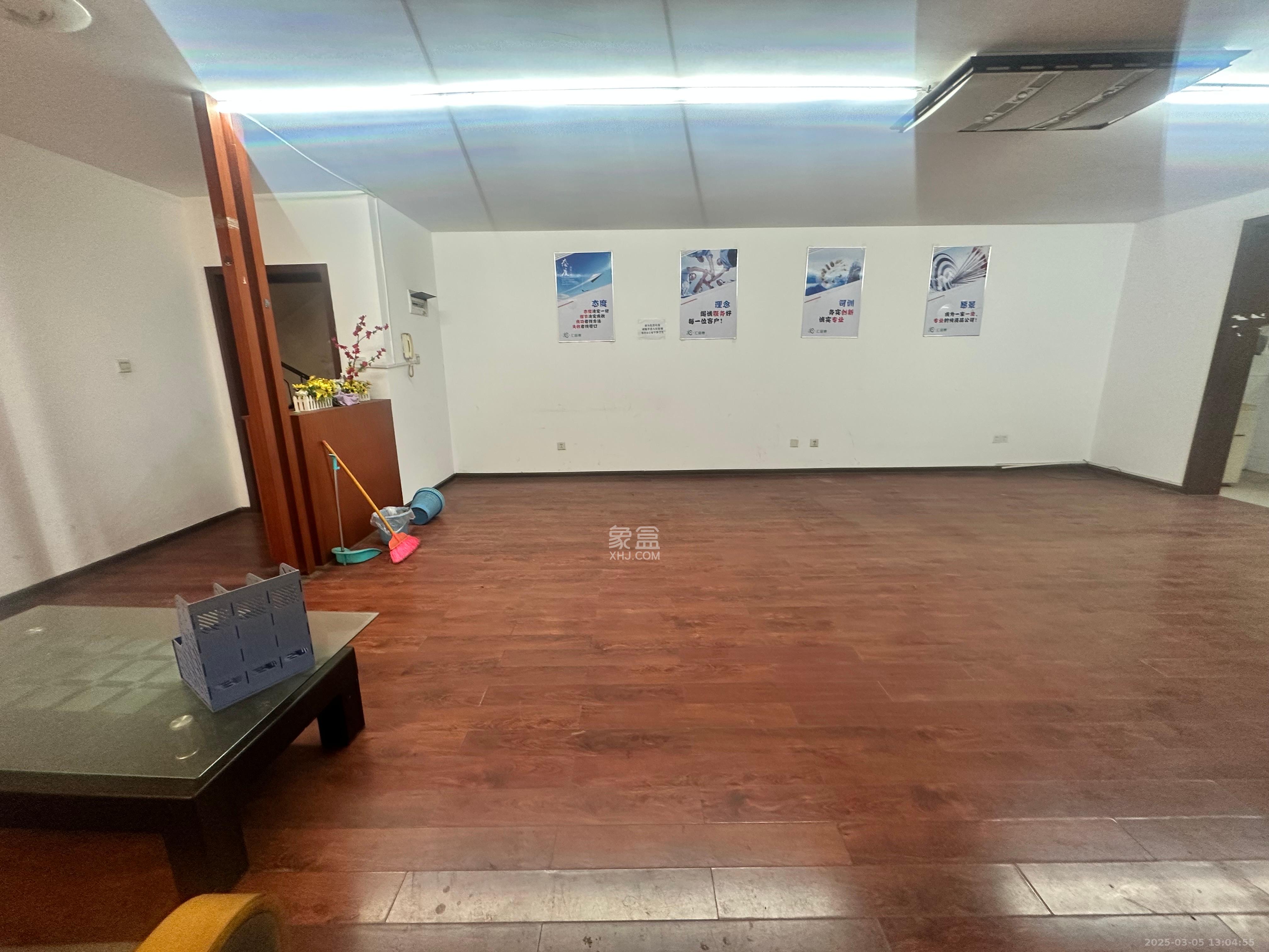 金达家园  3室2厅2卫    2500.0元/月室内图