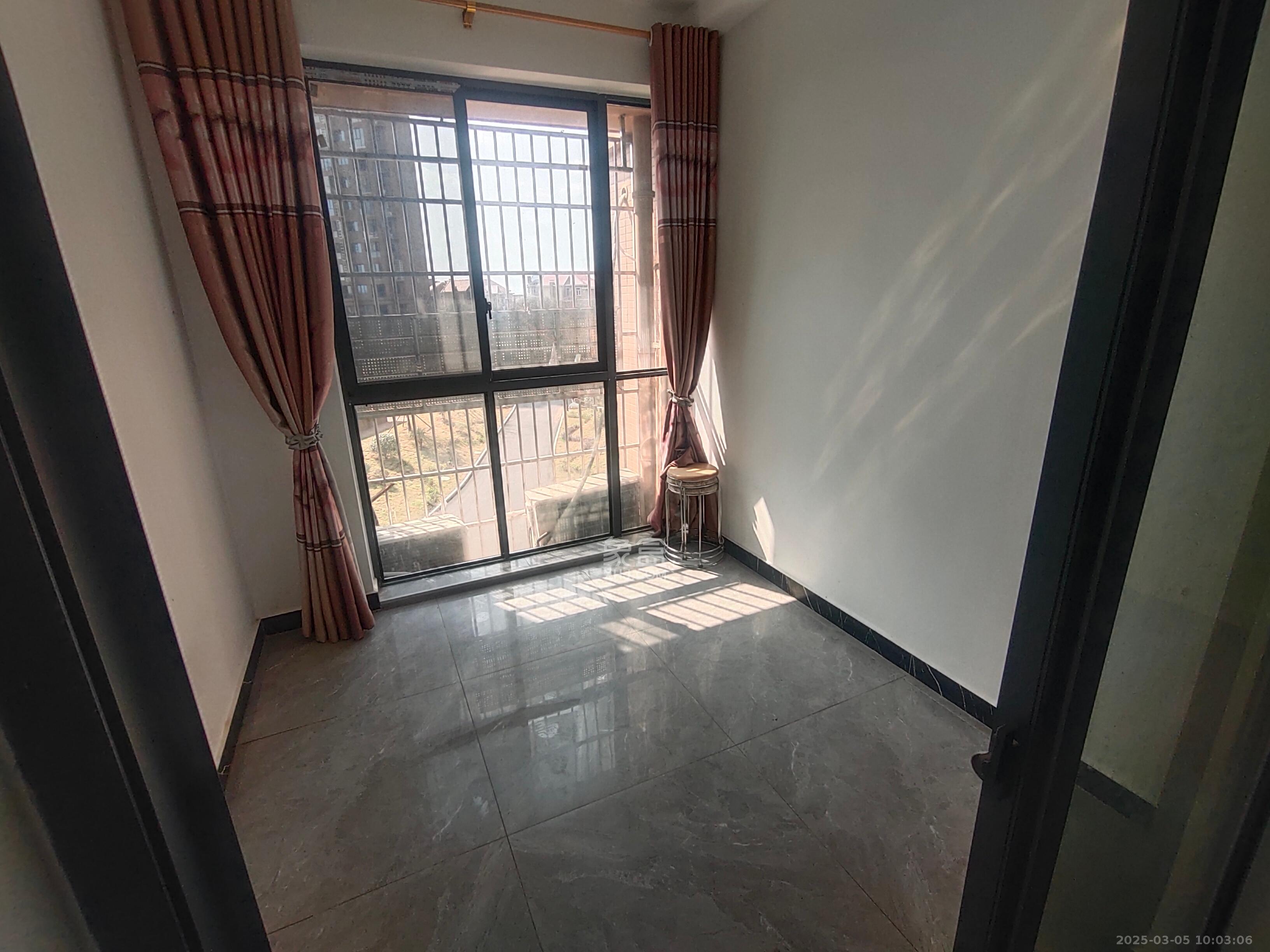 紫华郡 2室2厅2卫 2100.0元/月 紫华郡 2室2厅2卫 2100.0元/月室内图