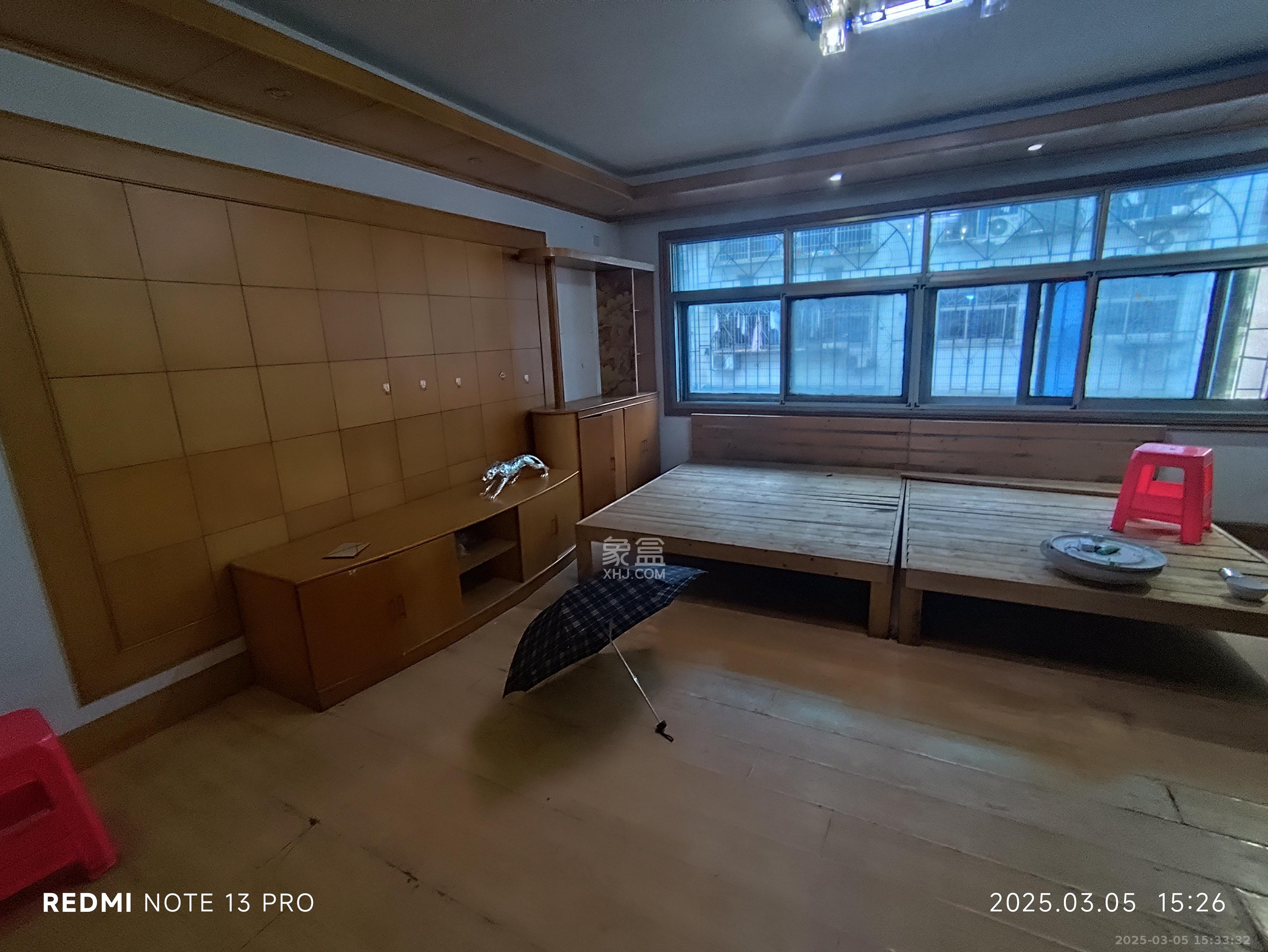 文艺公寓  3室2厅2卫   2900.00元/月