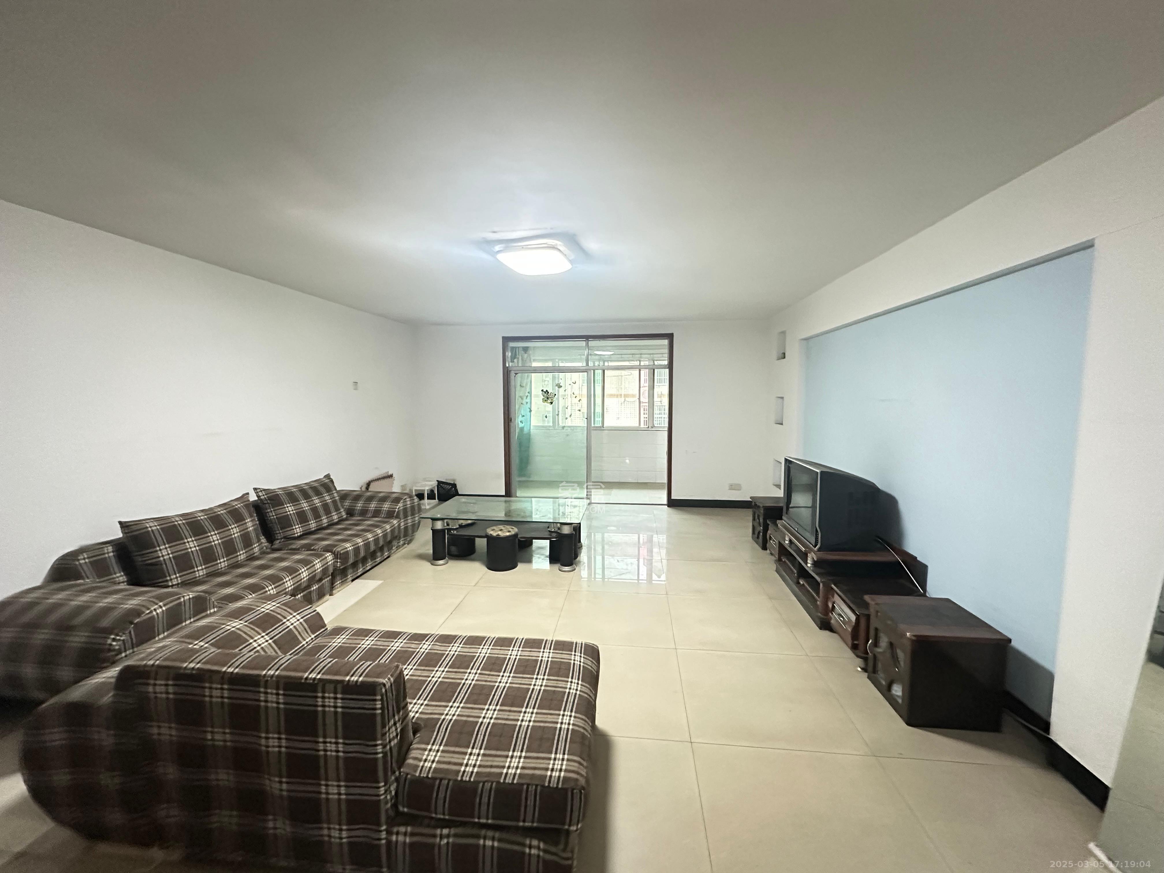 银晟花园 3室2厅2卫 2300.0元/月 银晟花园 3室2厅2卫 2300.0元/月室内图