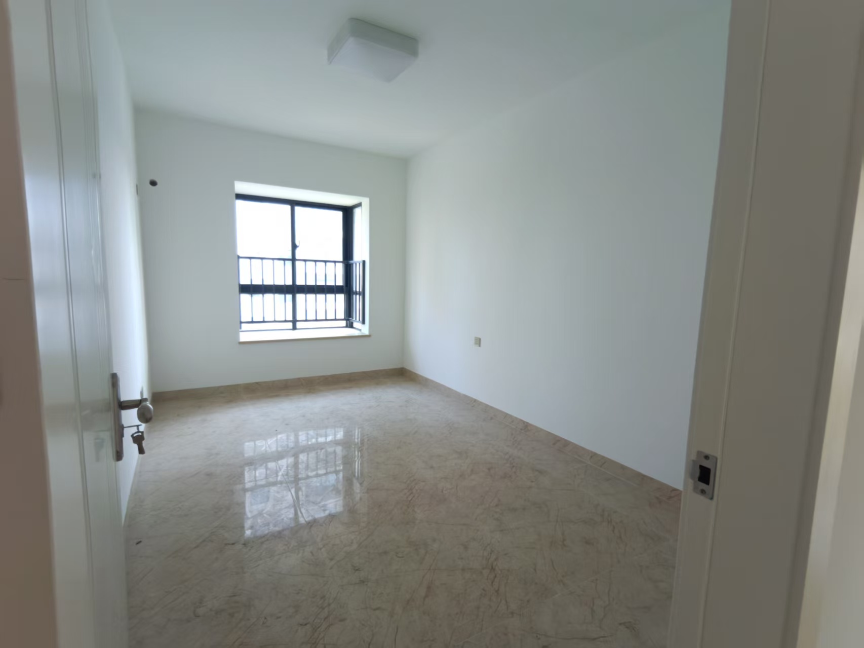 港岛花园 3室2厅2卫 235.0万 港岛花园 3室2厅2卫 235.0万室内图