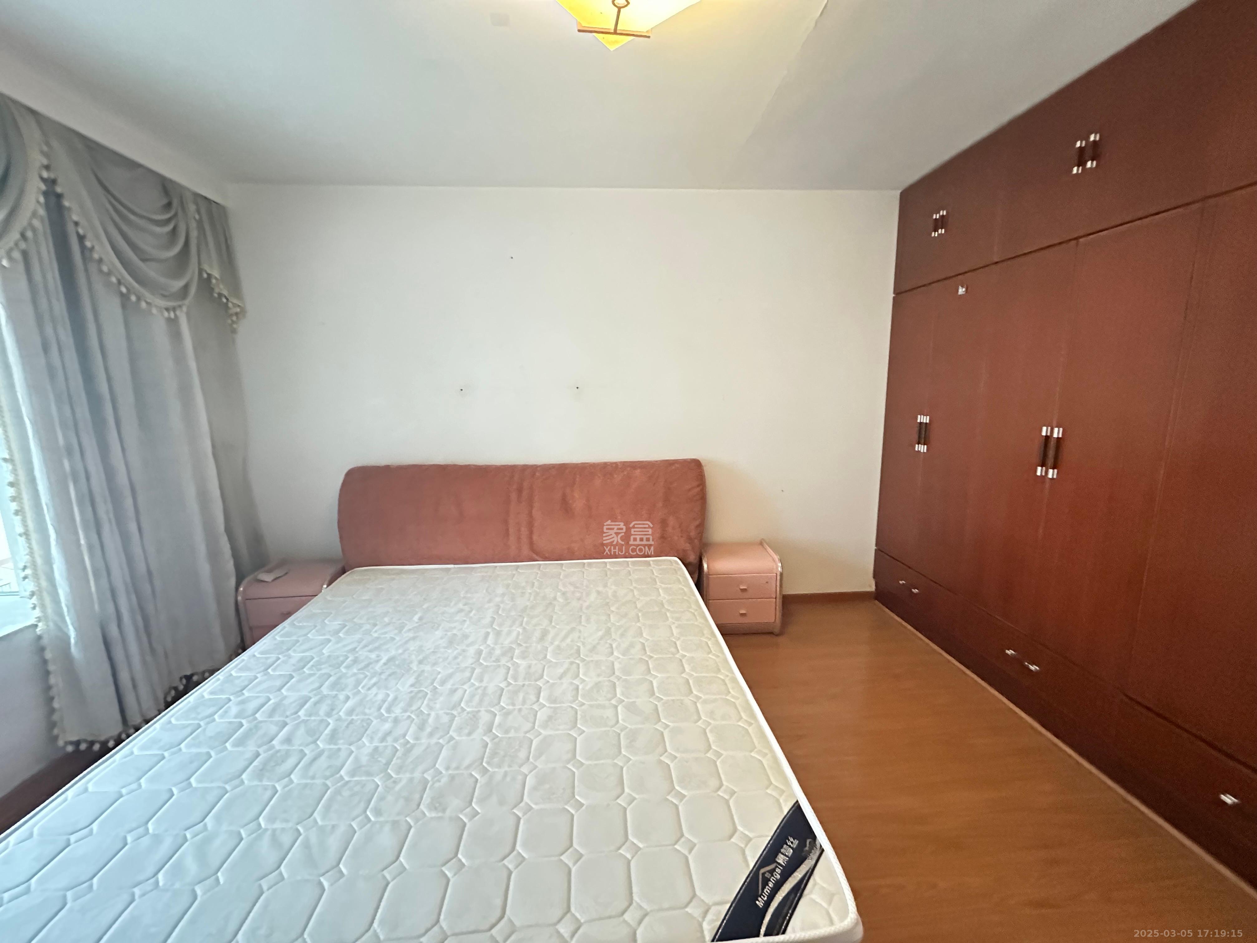 银晟花园 3室2厅2卫 2300.0元/月 银晟花园 3室2厅2卫 2300.0元/月室内图