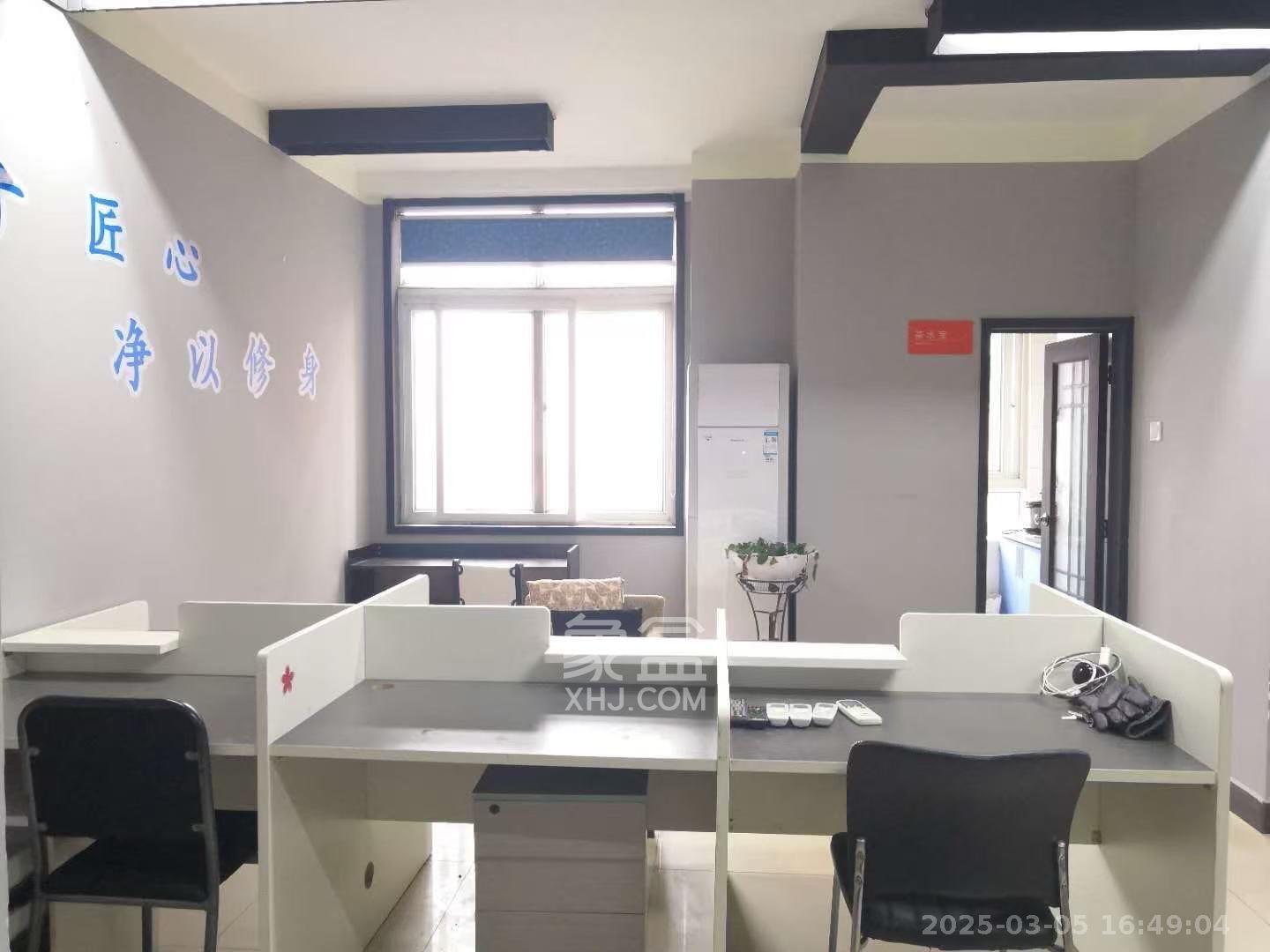 君临天厦 4室2厅2卫 4300.0元/月 君临天厦 4室2厅2卫 4300.0元/月室内图