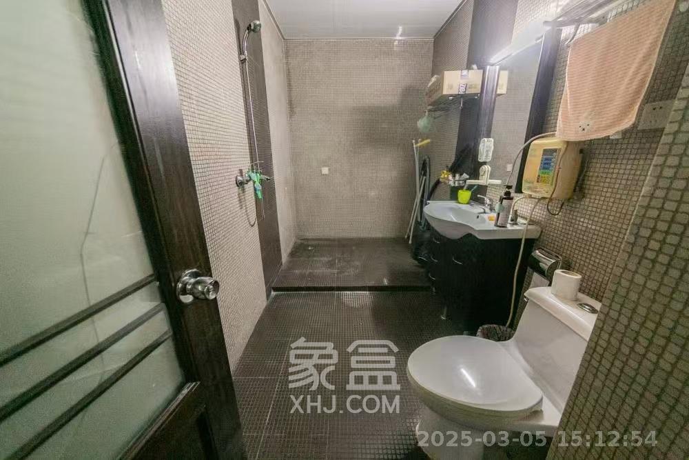 和平花园  5室2厅3卫   7000.00元/月室内图