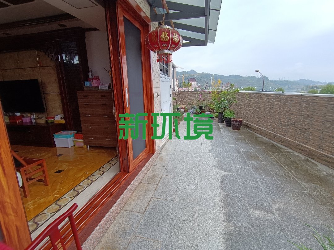 玉恒龙岸小区  3室2厅2卫   130.00万客厅