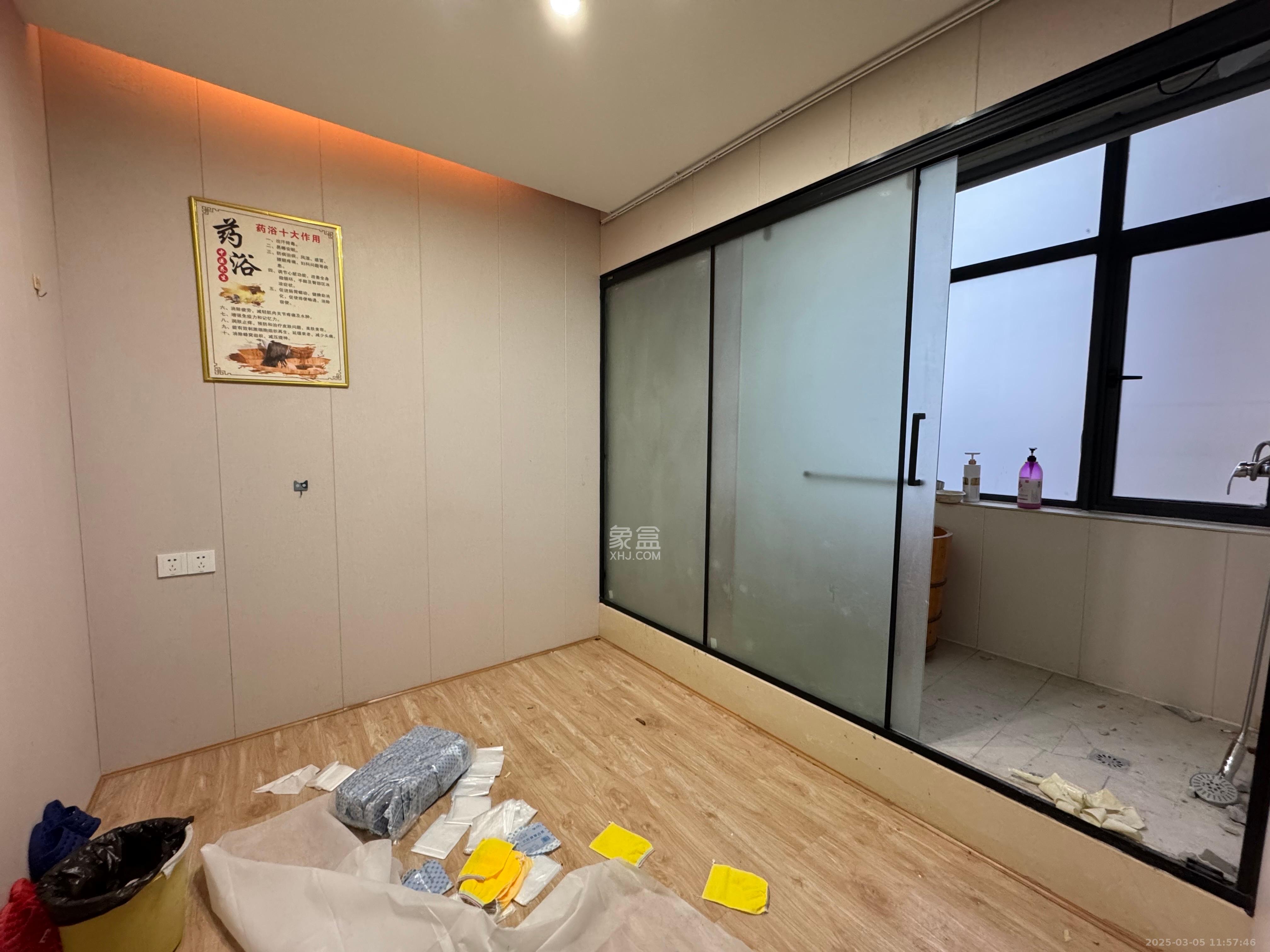 叠彩兰亭 1室2厅1卫 2700.0元/月 叠彩兰亭 1室2厅1卫 2700.0元/月室内图