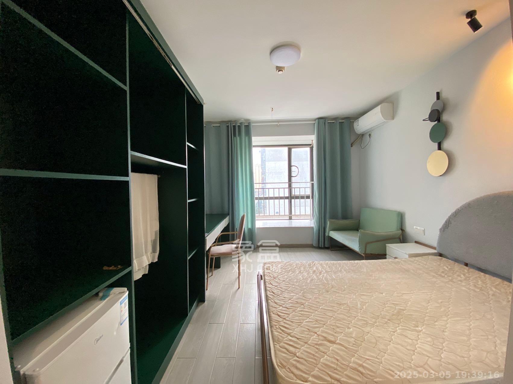 欧莱雅郡 1室1厅1卫 1400.0元/月 欧莱雅郡 1室1厅1卫 1400.0元/月室内图