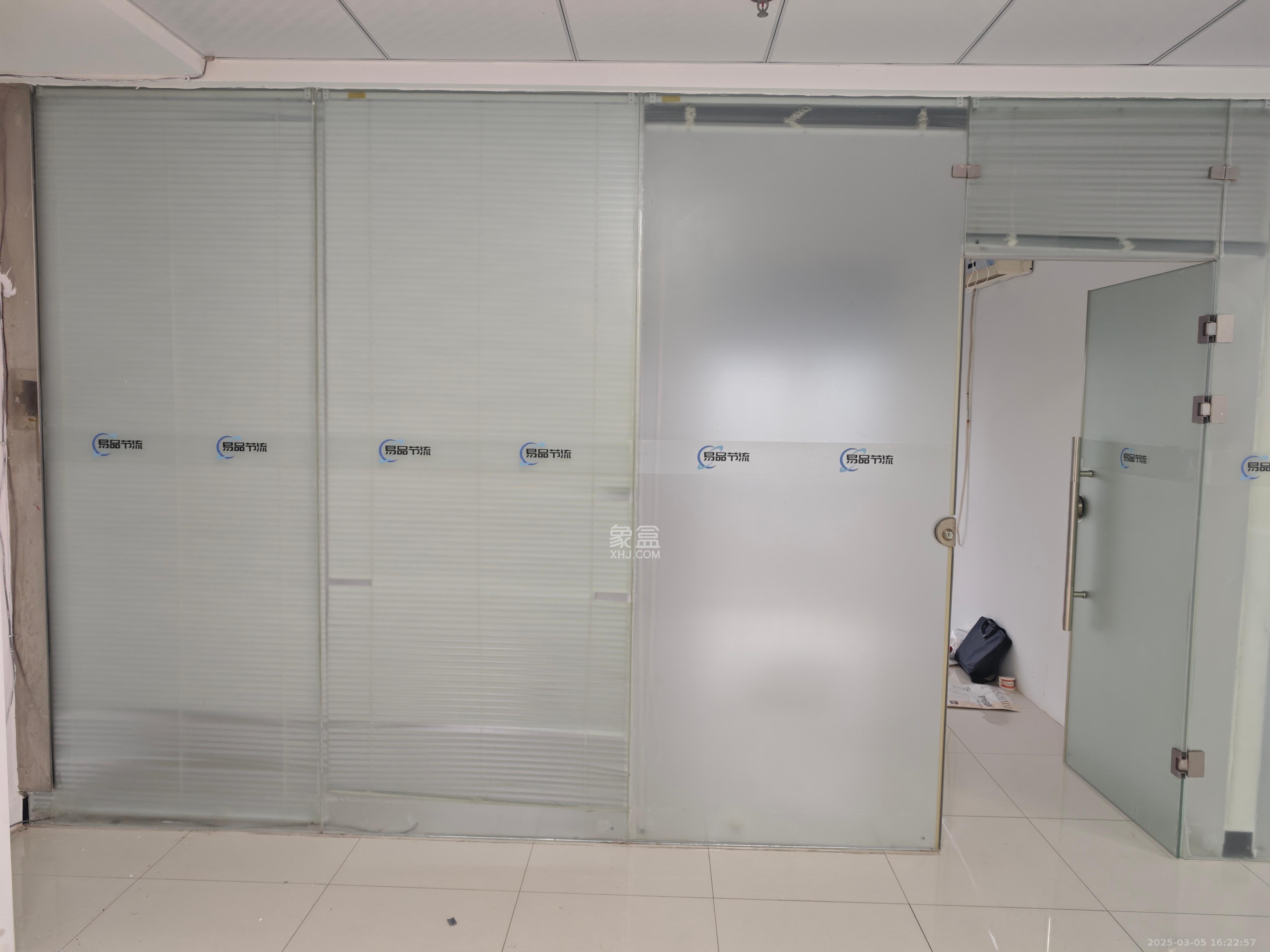 公园道 1室1厅1卫 7800.0元/月 公园道 1室1厅1卫 7800.0元/月室内图