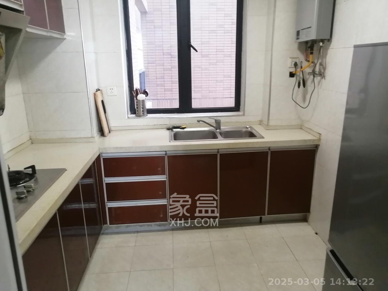 三一街区  3室2厅1卫   2000.00元/月室内图