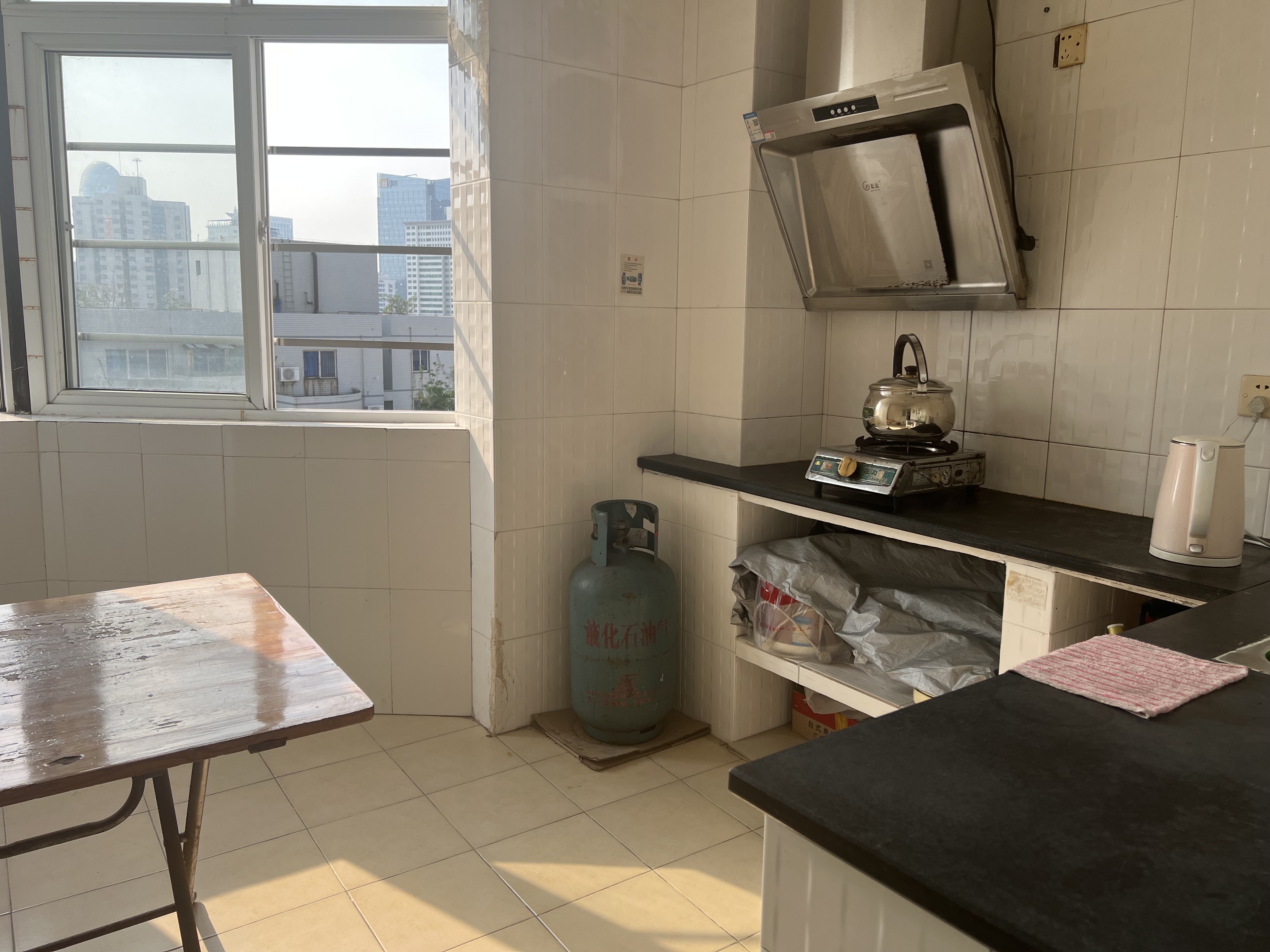 红玫瑰大厦 1室1厅1卫 74.0万 红玫瑰大厦 1室1厅1卫 74.0万客厅