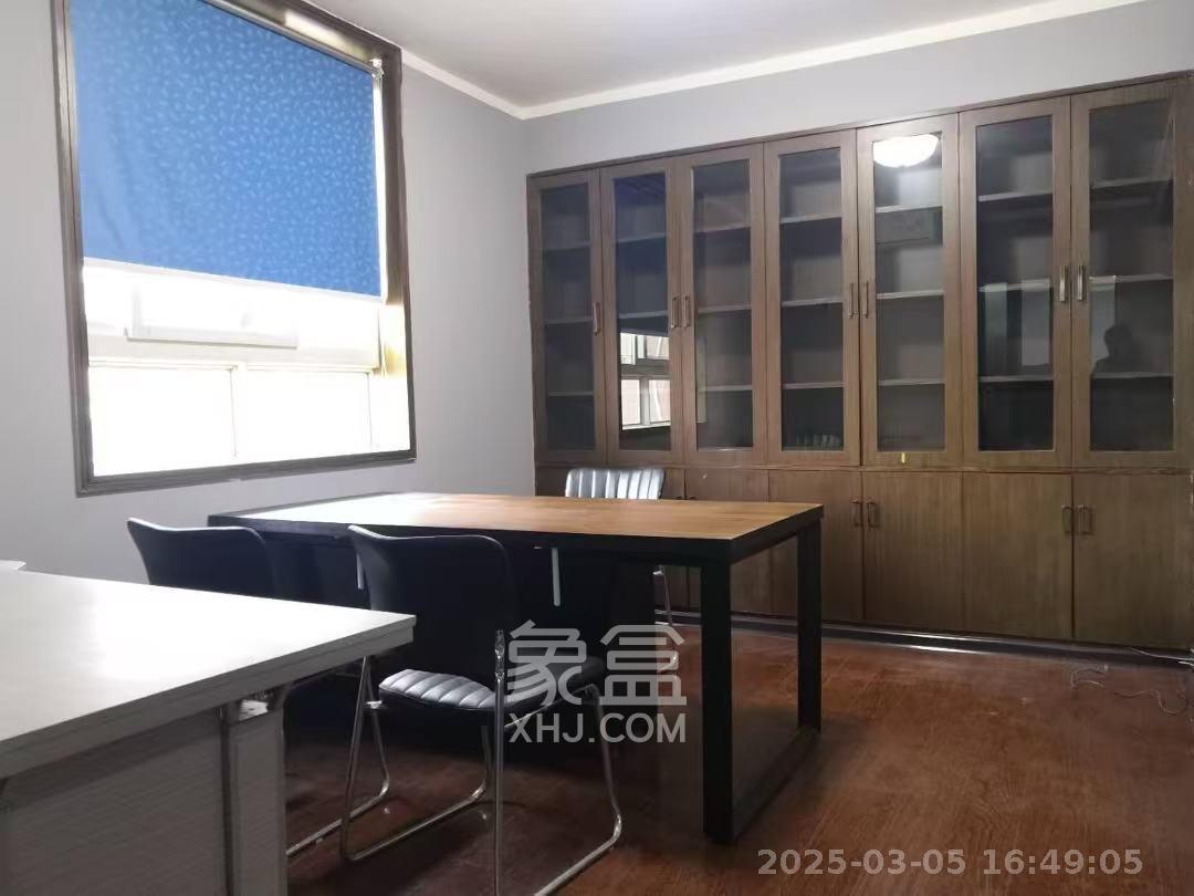 君临天厦 4室2厅2卫 4300.0元/月 君临天厦 4室2厅2卫 4300.0元/月室内图