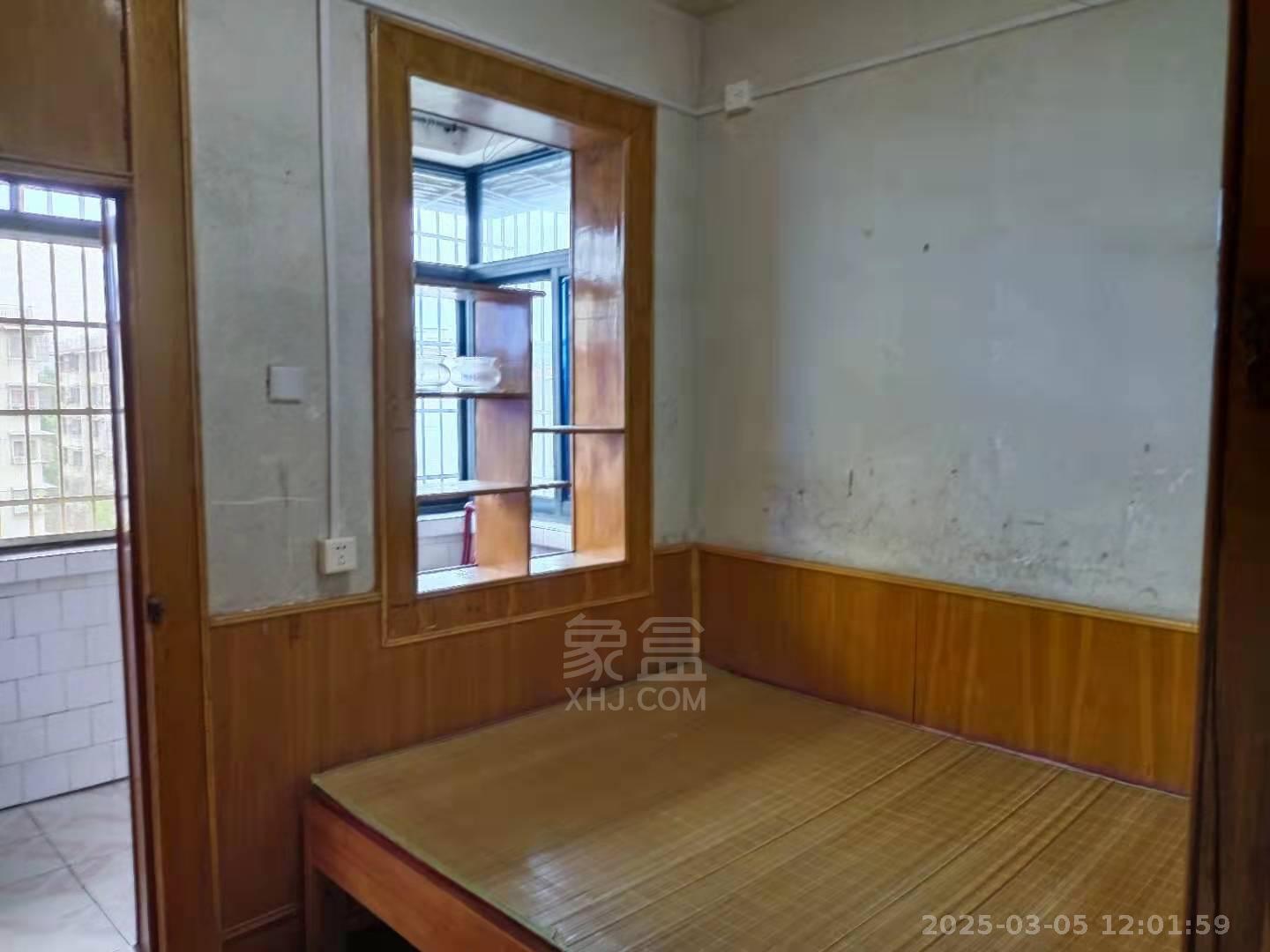 铁路小区 2室1厅0卫 700.0元/月 铁路小区 2室1厅0卫 700.0元/月室内图