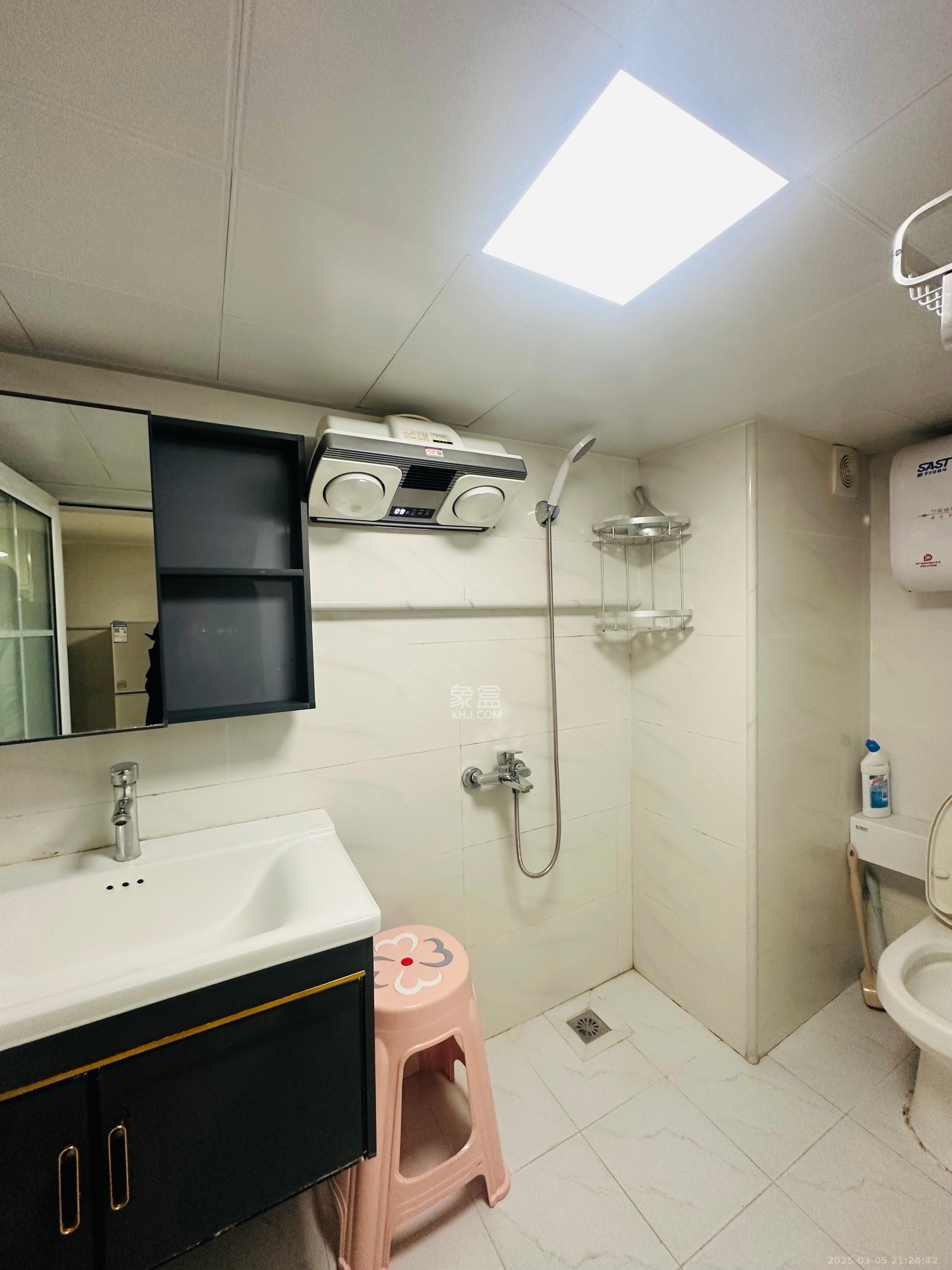 龙湖湘江星座（祺鑫星座公寓）  1室1厅1卫    1300.0元/月室内图