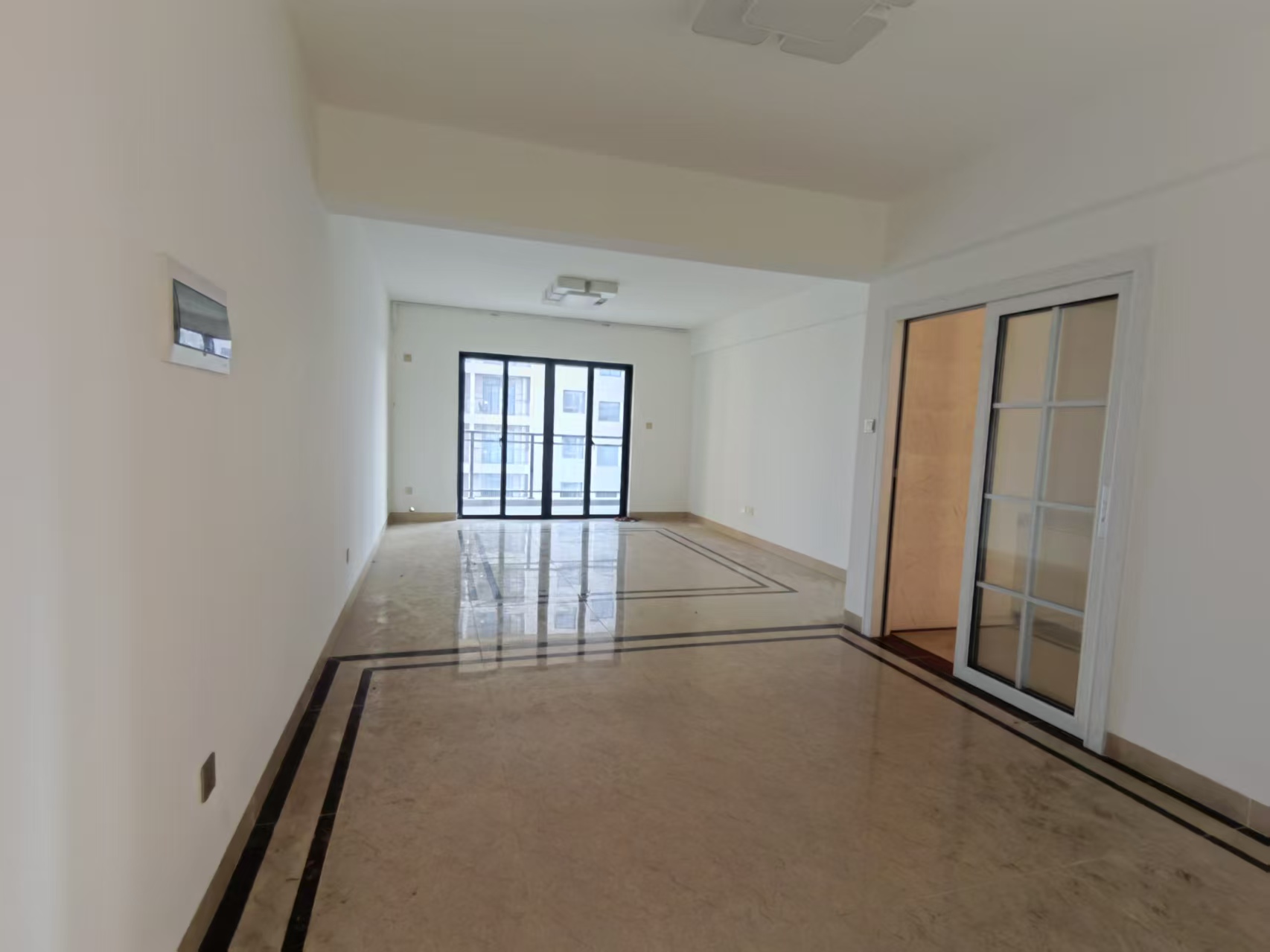 港岛花园 3室2厅2卫 235.0万 港岛花园 3室2厅2卫 235.0万室内图