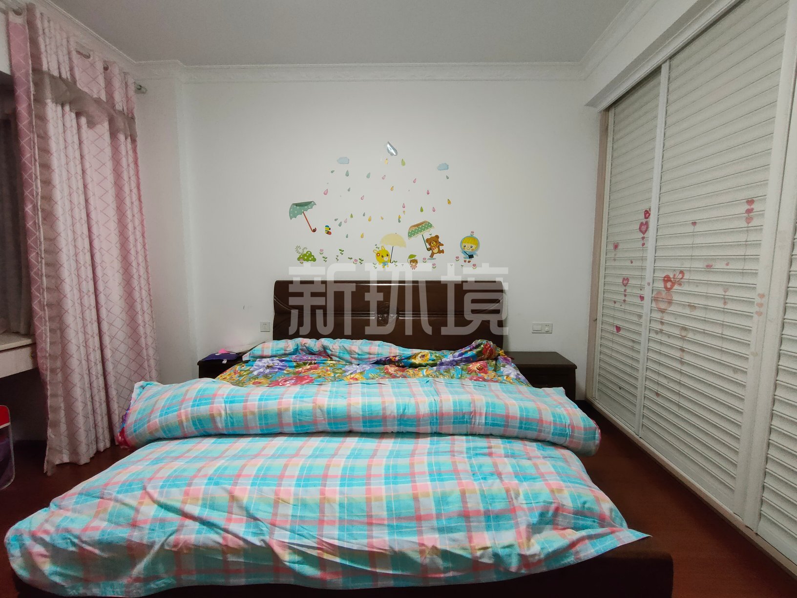 锦绣边城  3室2厅2卫   72.00万客厅