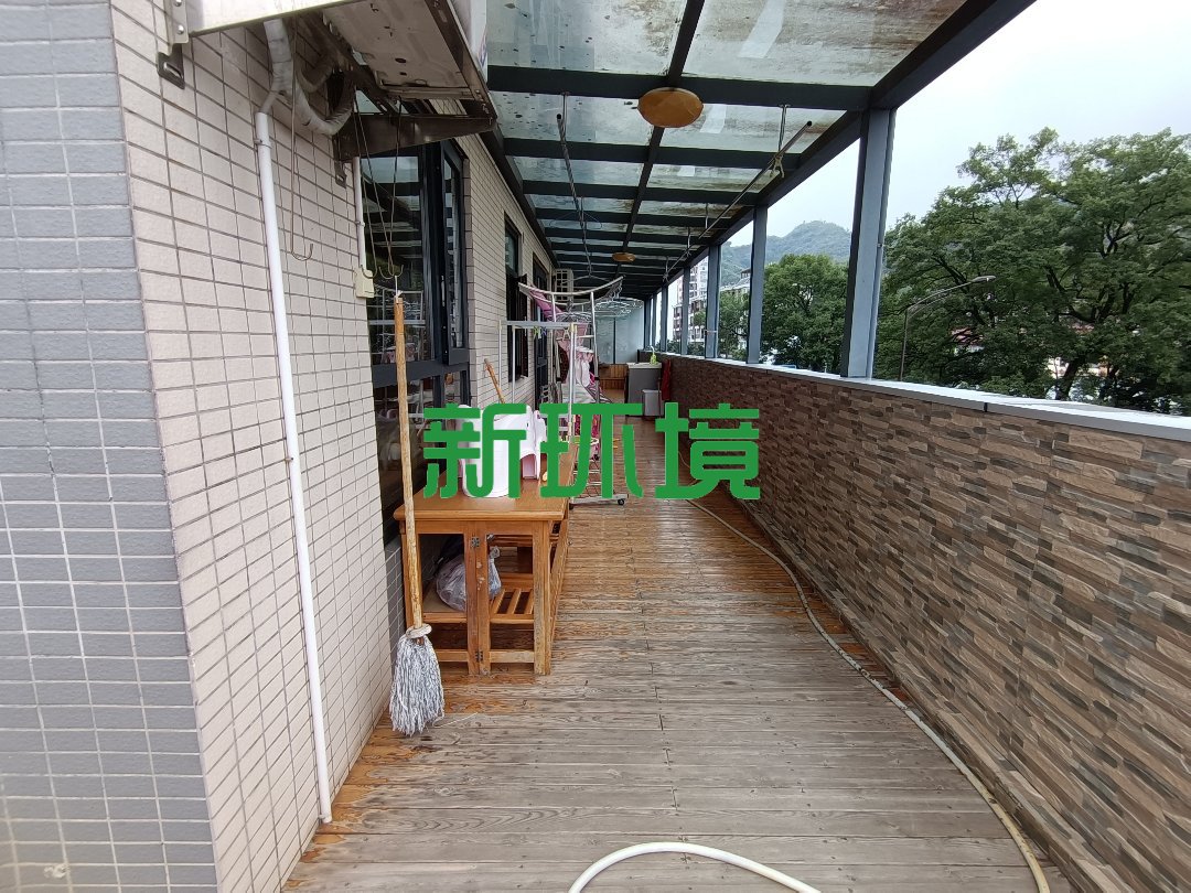 玉恒龙岸小区  3室2厅2卫   130.00万客厅