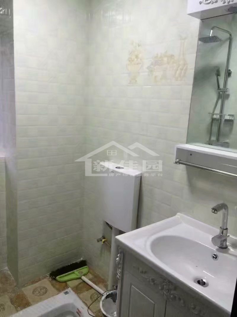 山城上品  2室2厅1卫   31.50万客厅