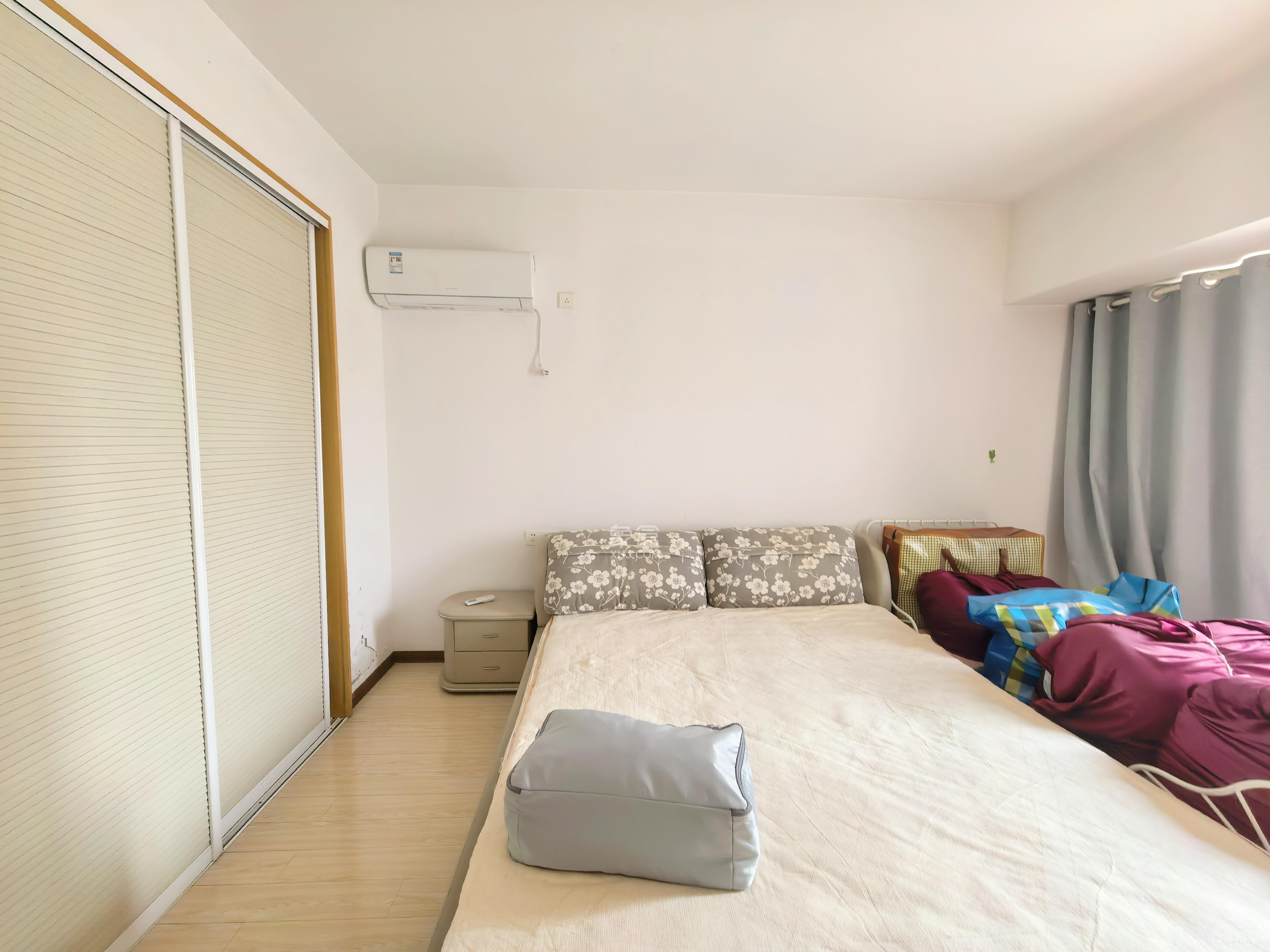 中城丽景香山园  2室2厅1卫    2700.0元/月室内图