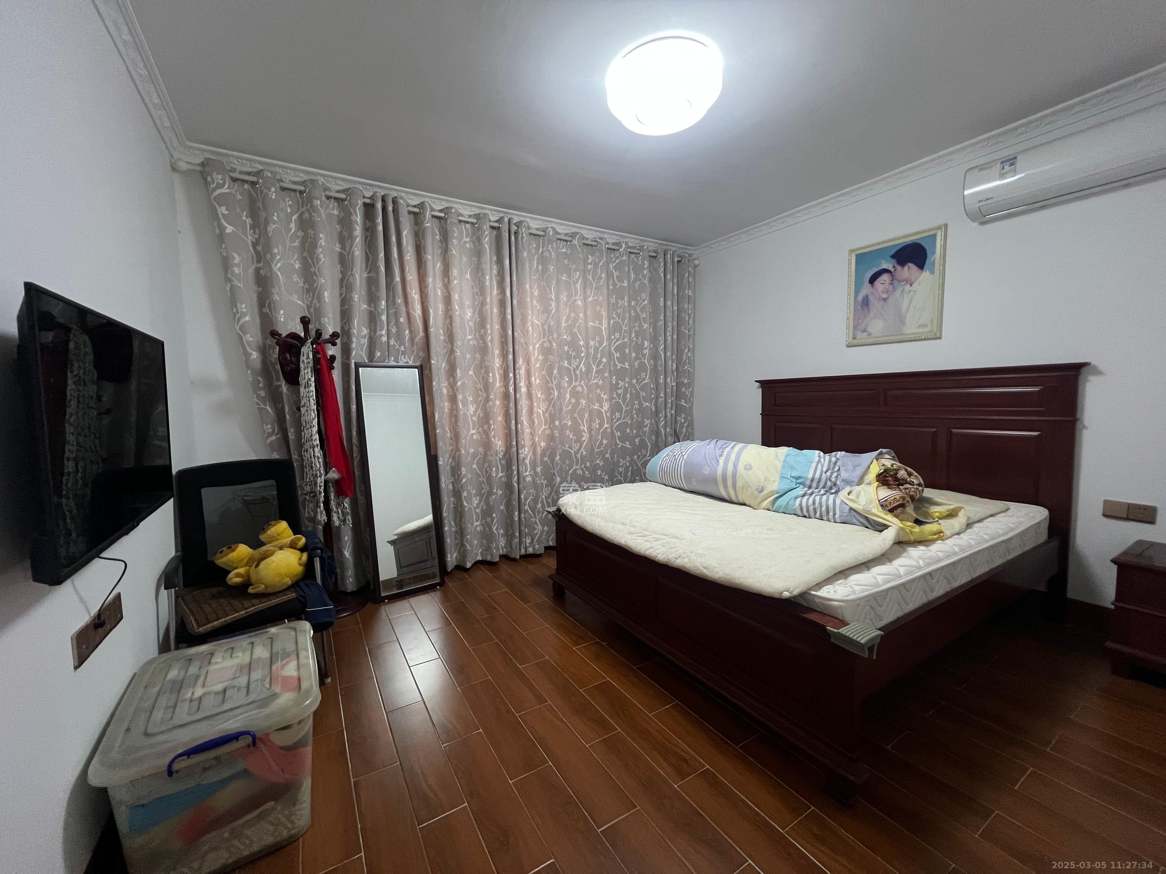 悦湖山 3室2厅2卫 2800.0元/月 悦湖山 3室2厅2卫 2800.0元/月室内图