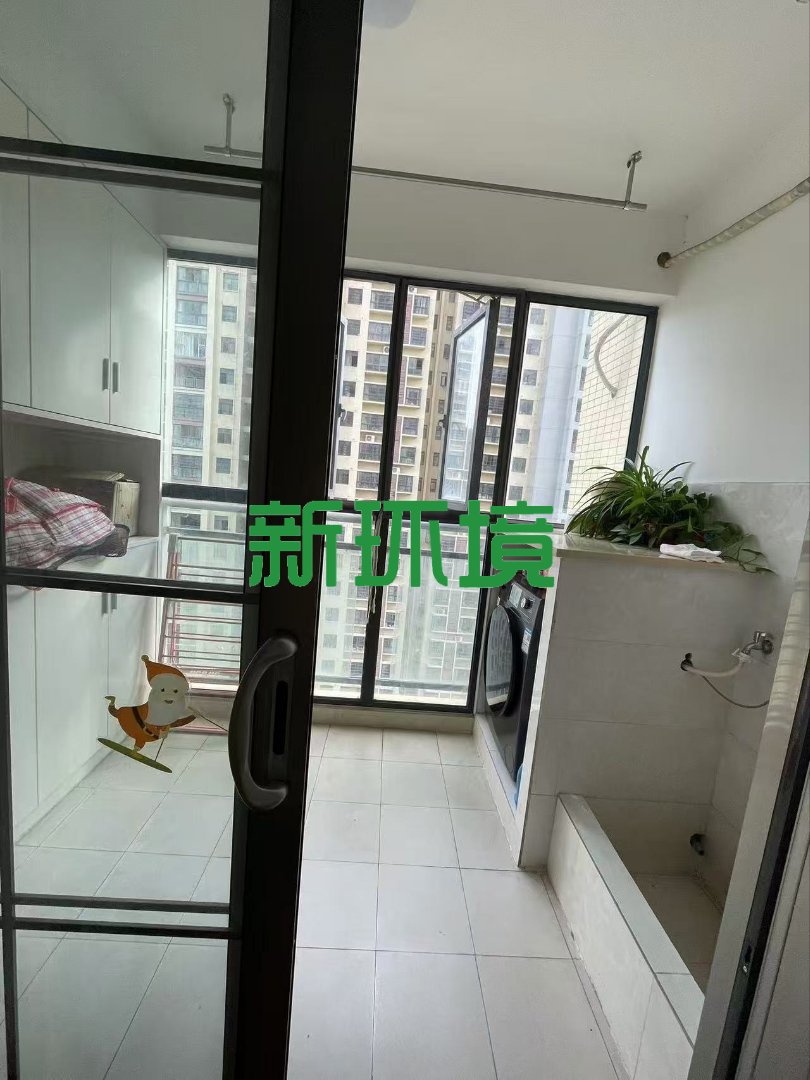 丽景天下一期  3室2厅2卫   80.00万客厅