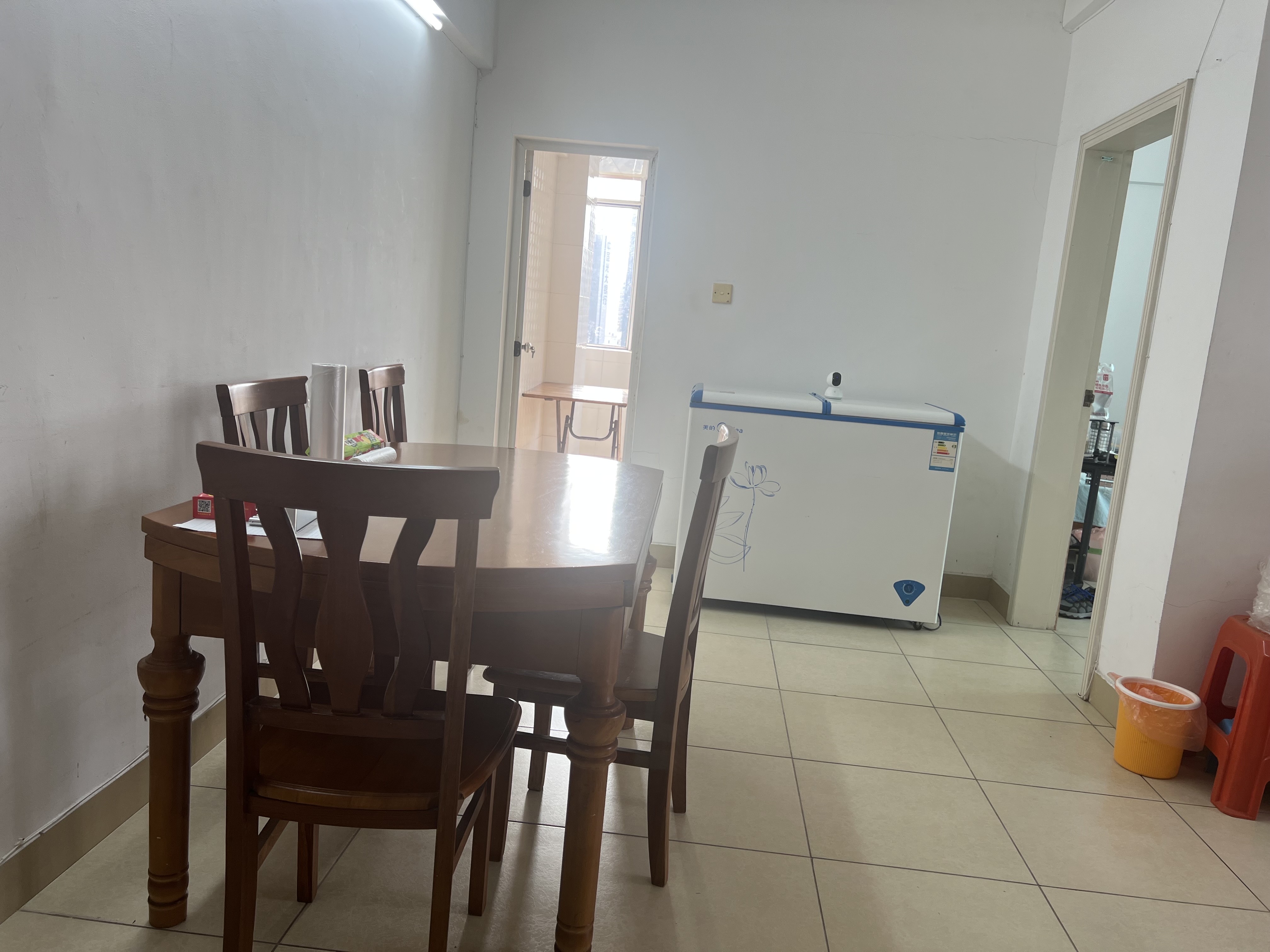 红玫瑰大厦 1室1厅1卫 74.0万 红玫瑰大厦 1室1厅1卫 74.0万客厅