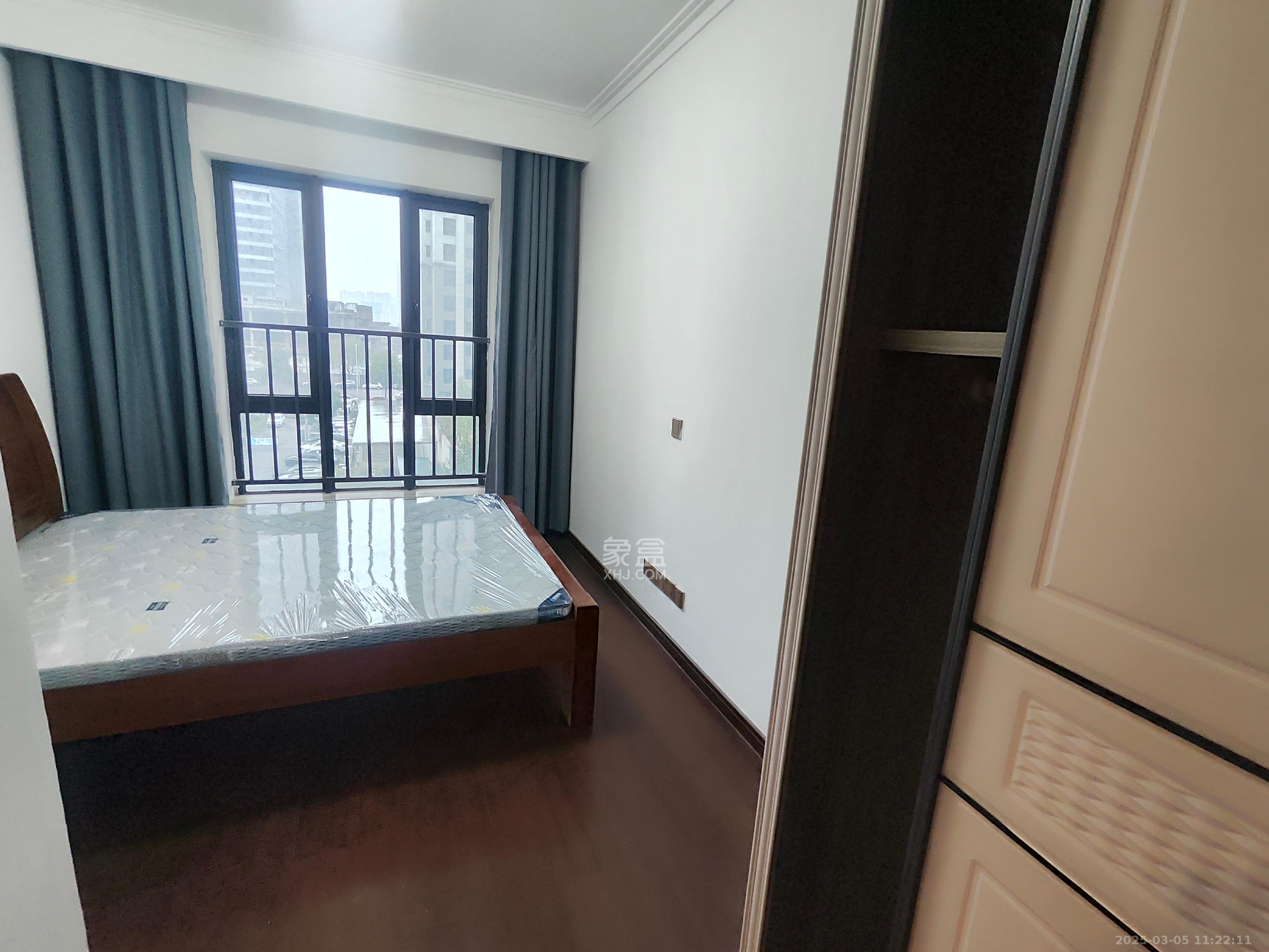 绿地长沙城际空间站(绿地新里佳苑)  5室2厅2卫    4400.0元/月 绿地长沙城际空间站(绿地新里佳苑)  5室2厅2卫    4400.0元/月室内图