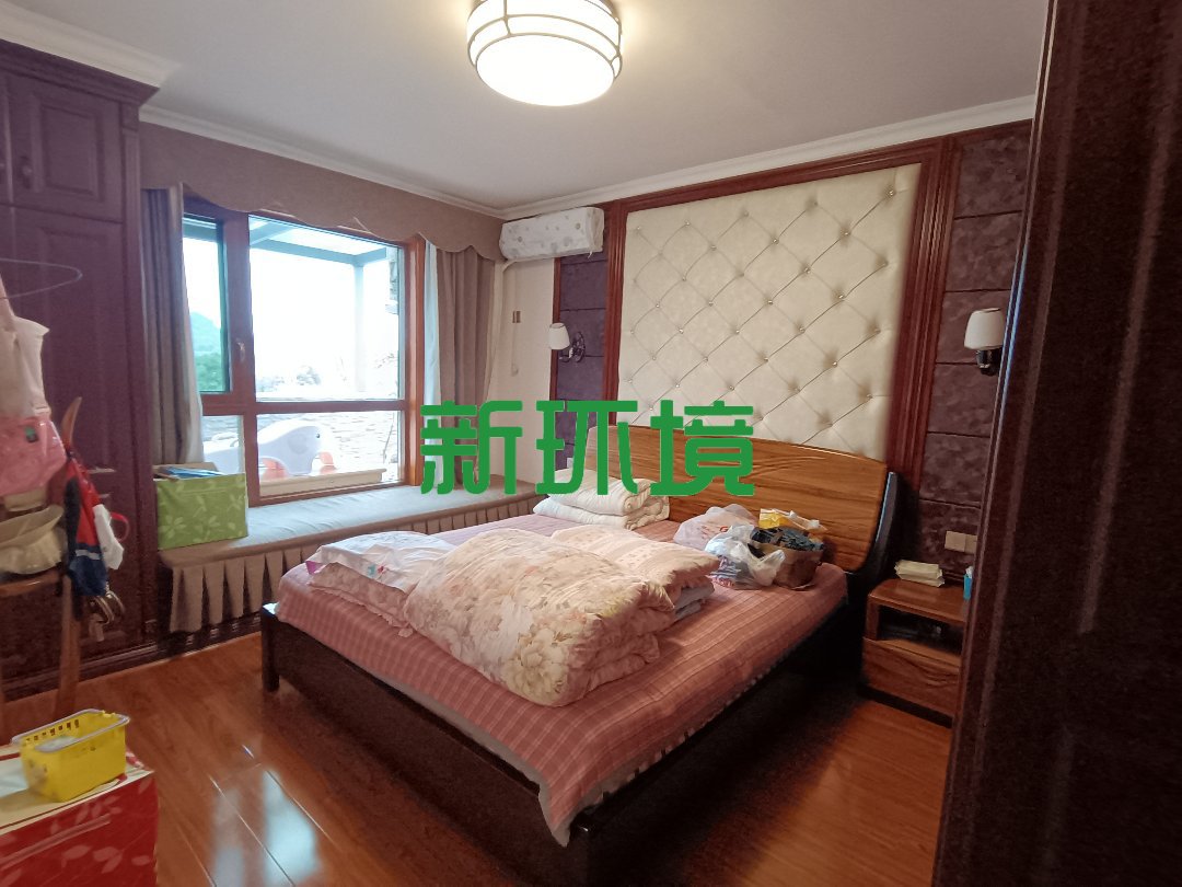 玉恒龙岸小区  3室2厅2卫   130.00万客厅