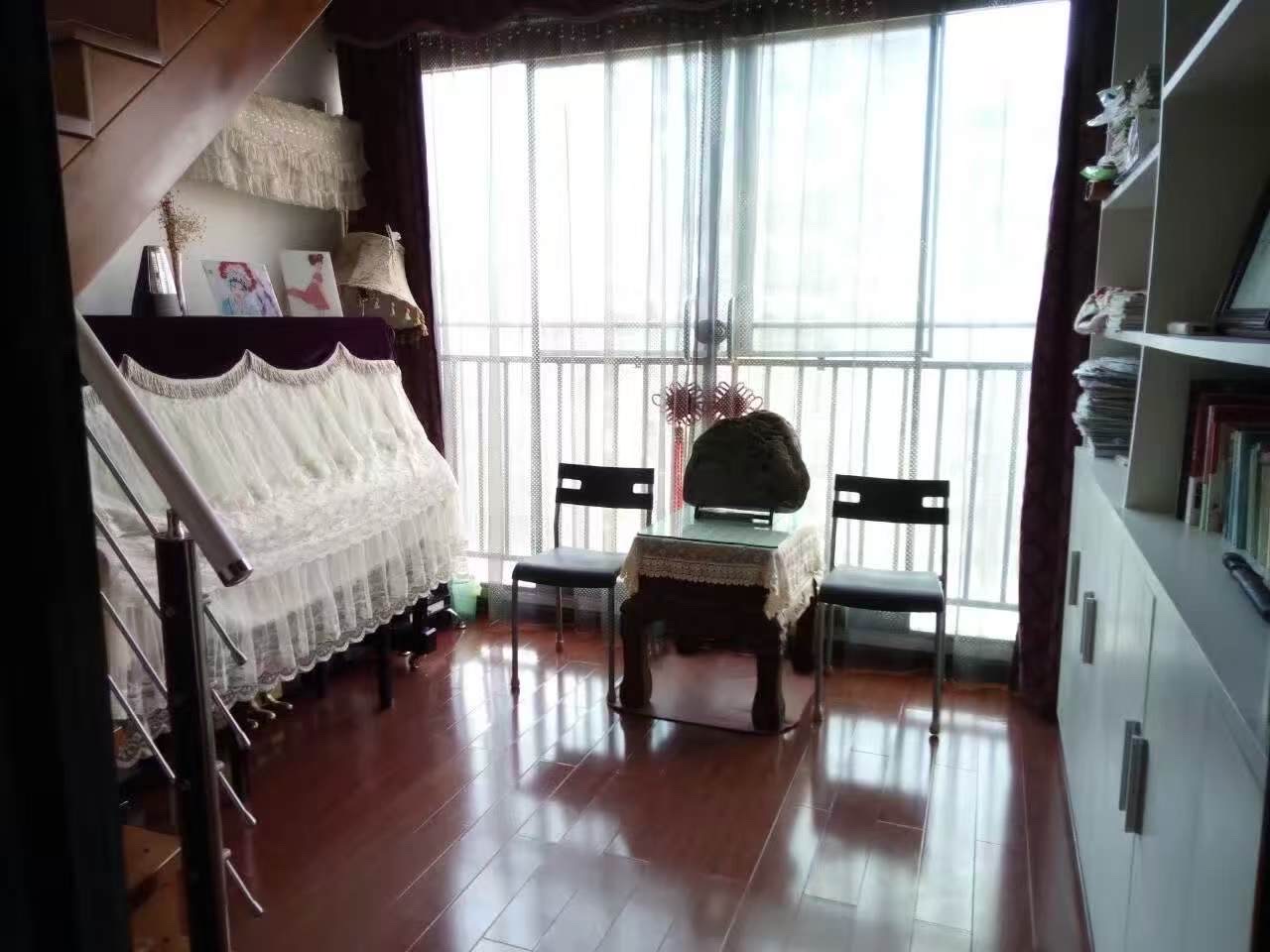 大同芙蓉  5室2厅2卫    105.0万客厅