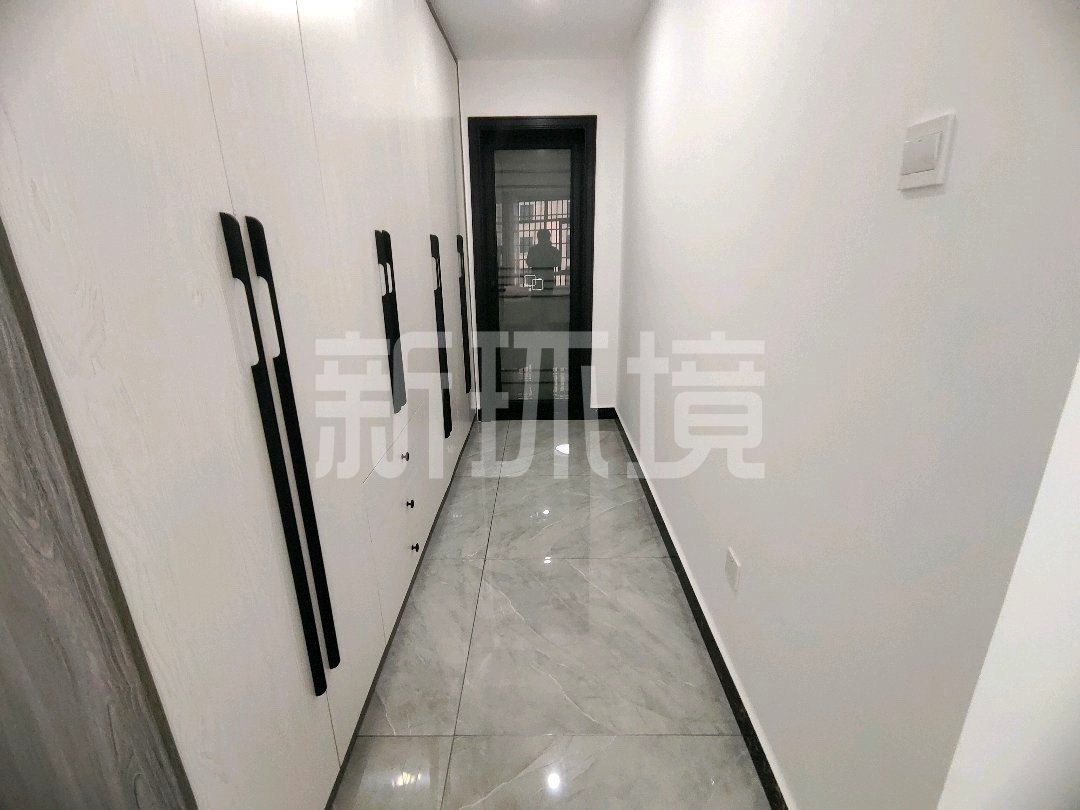 丽景天下二期  3室2厅2卫   73.00万客厅