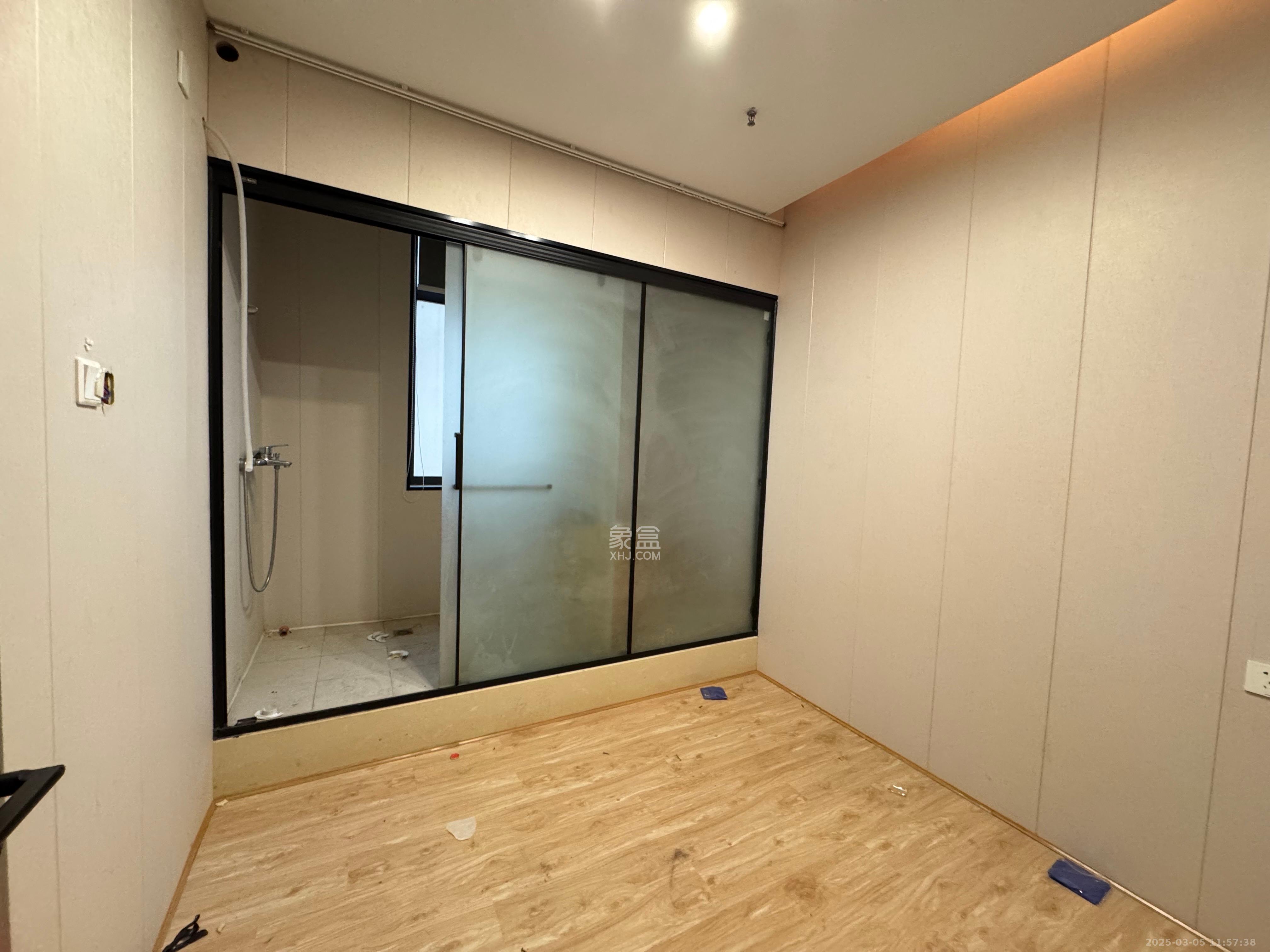 叠彩兰亭 1室2厅1卫 2700.0元/月 叠彩兰亭 1室2厅1卫 2700.0元/月室内图