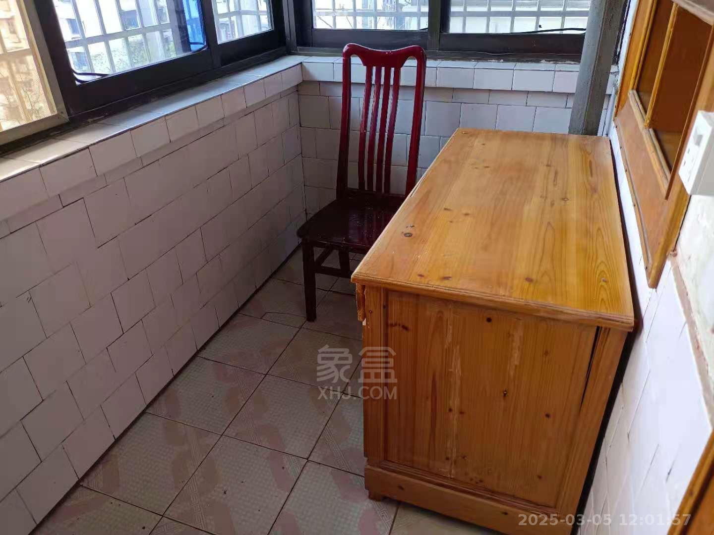 铁路小区 2室1厅0卫 700.0元/月 铁路小区 2室1厅0卫 700.0元/月室内图