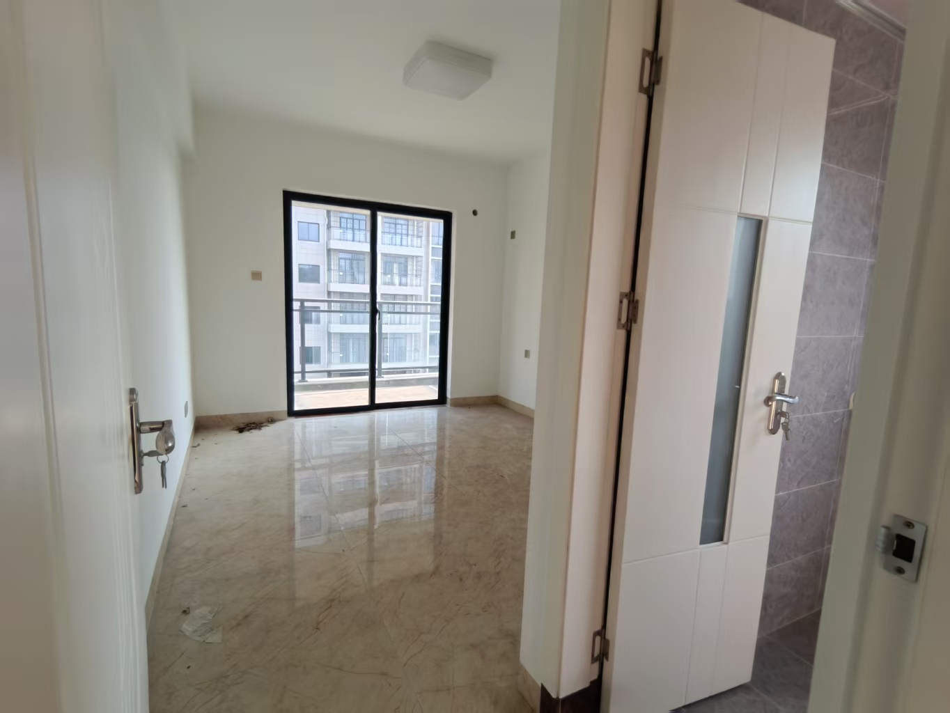 港岛花园 3室2厅2卫 235.0万 港岛花园 3室2厅2卫 235.0万室内图