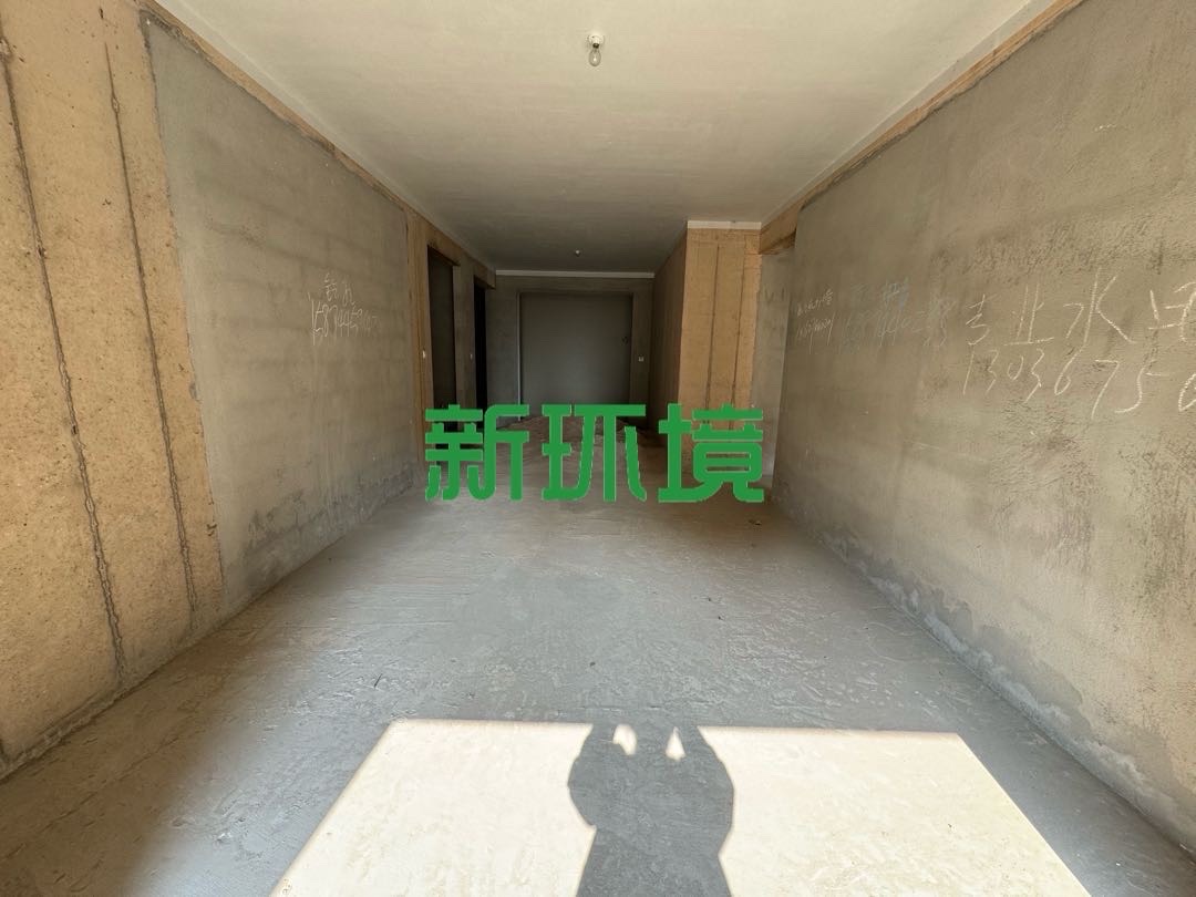 荣盛花语书苑 4室2厅2卫 85.0万 荣盛花语书苑 4室2厅2卫 85.0万客厅