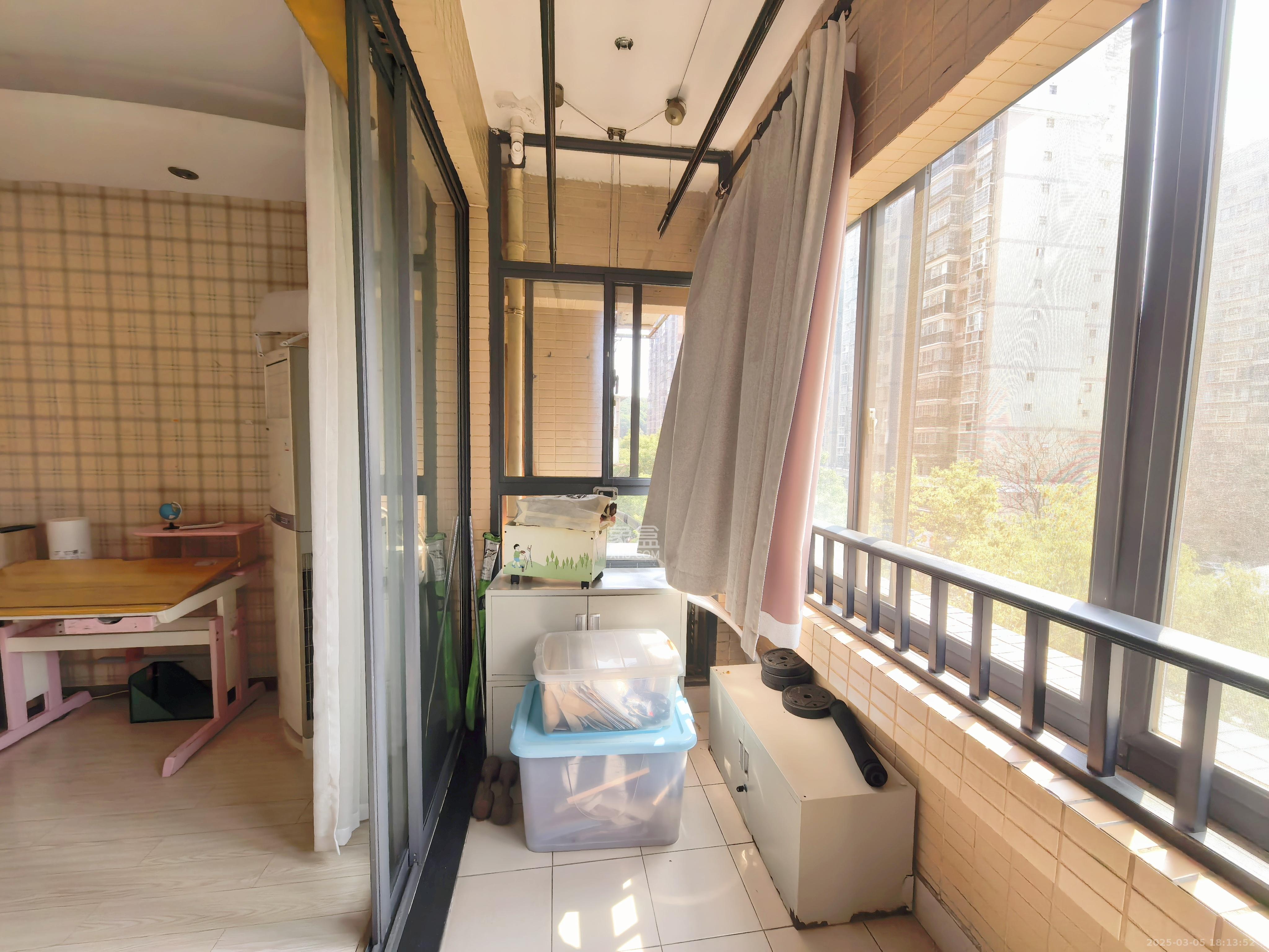 中城丽景香山园  2室2厅1卫    2700.0元/月室内图