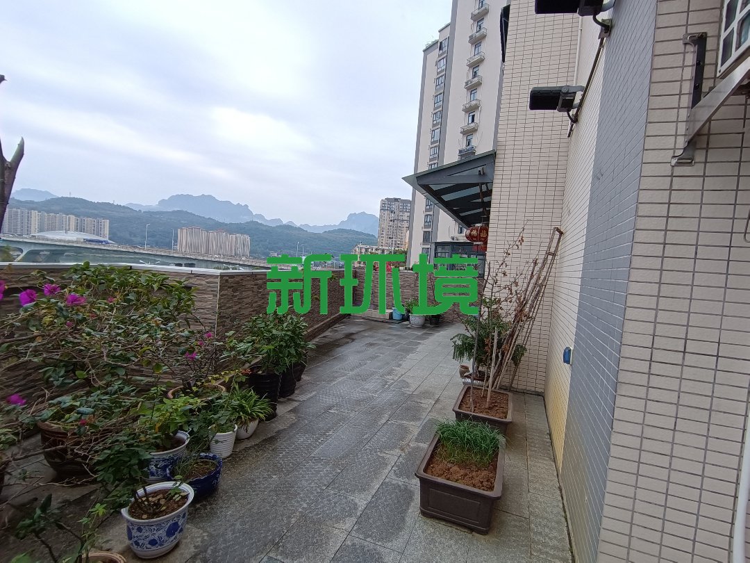 玉恒龙岸小区  3室2厅2卫   130.00万客厅