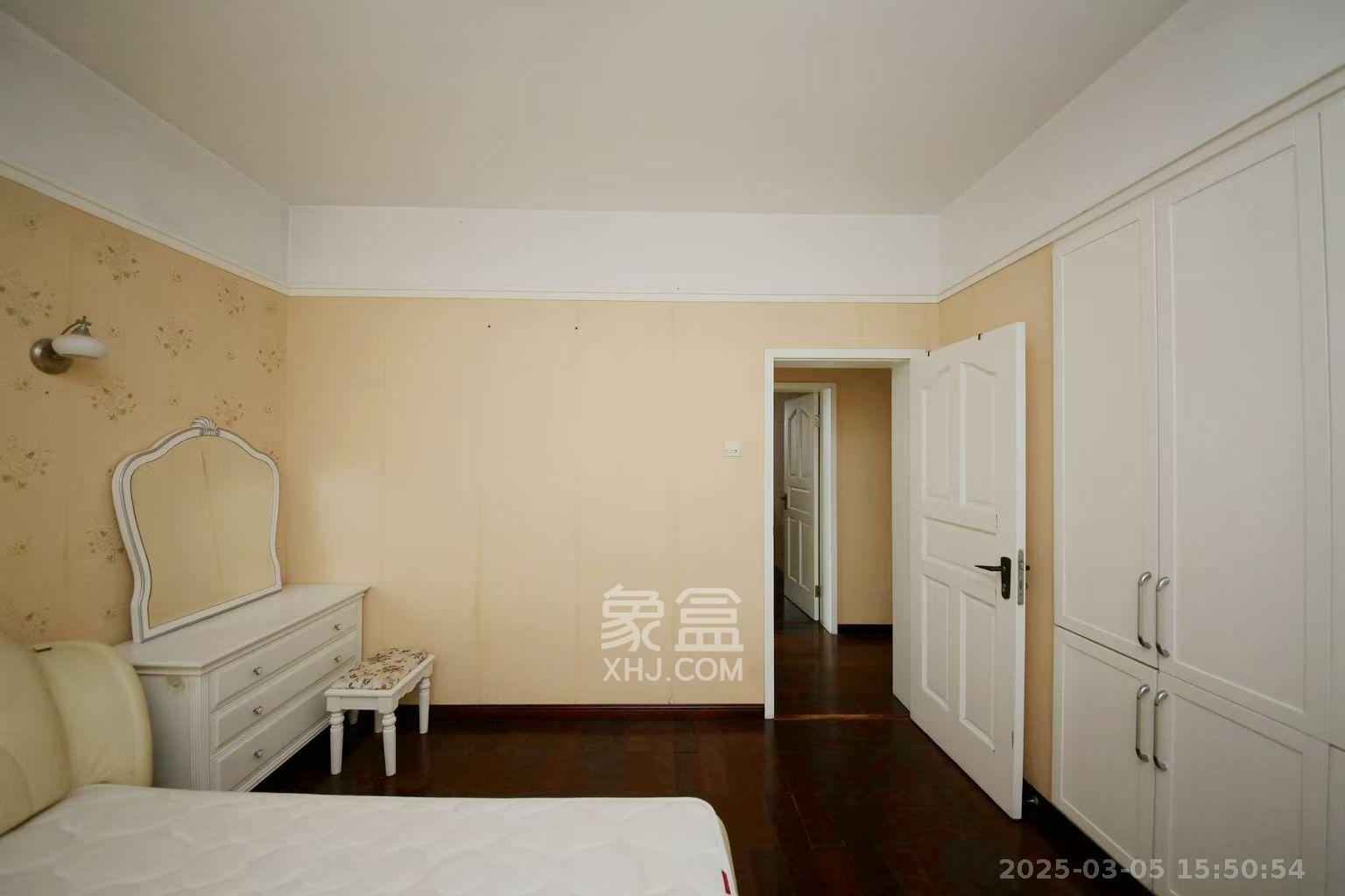 省委统战部宿舍  4室2厅2卫    4900.0元/月 省委统战部宿舍  4室2厅2卫    4900.0元/月室内图