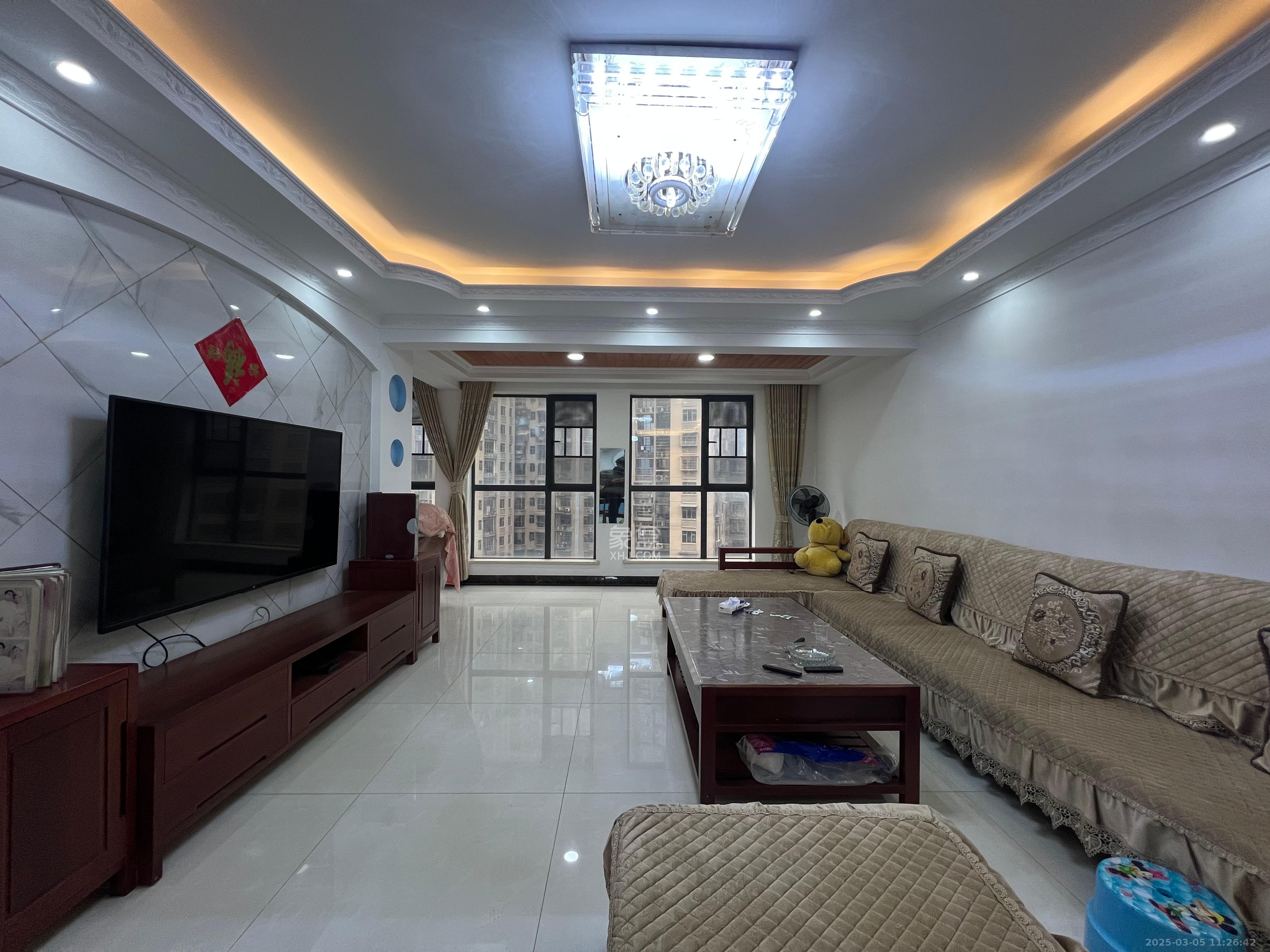 悦湖山 3室2厅2卫 2800.0元/月 悦湖山 3室2厅2卫 2800.0元/月室内图