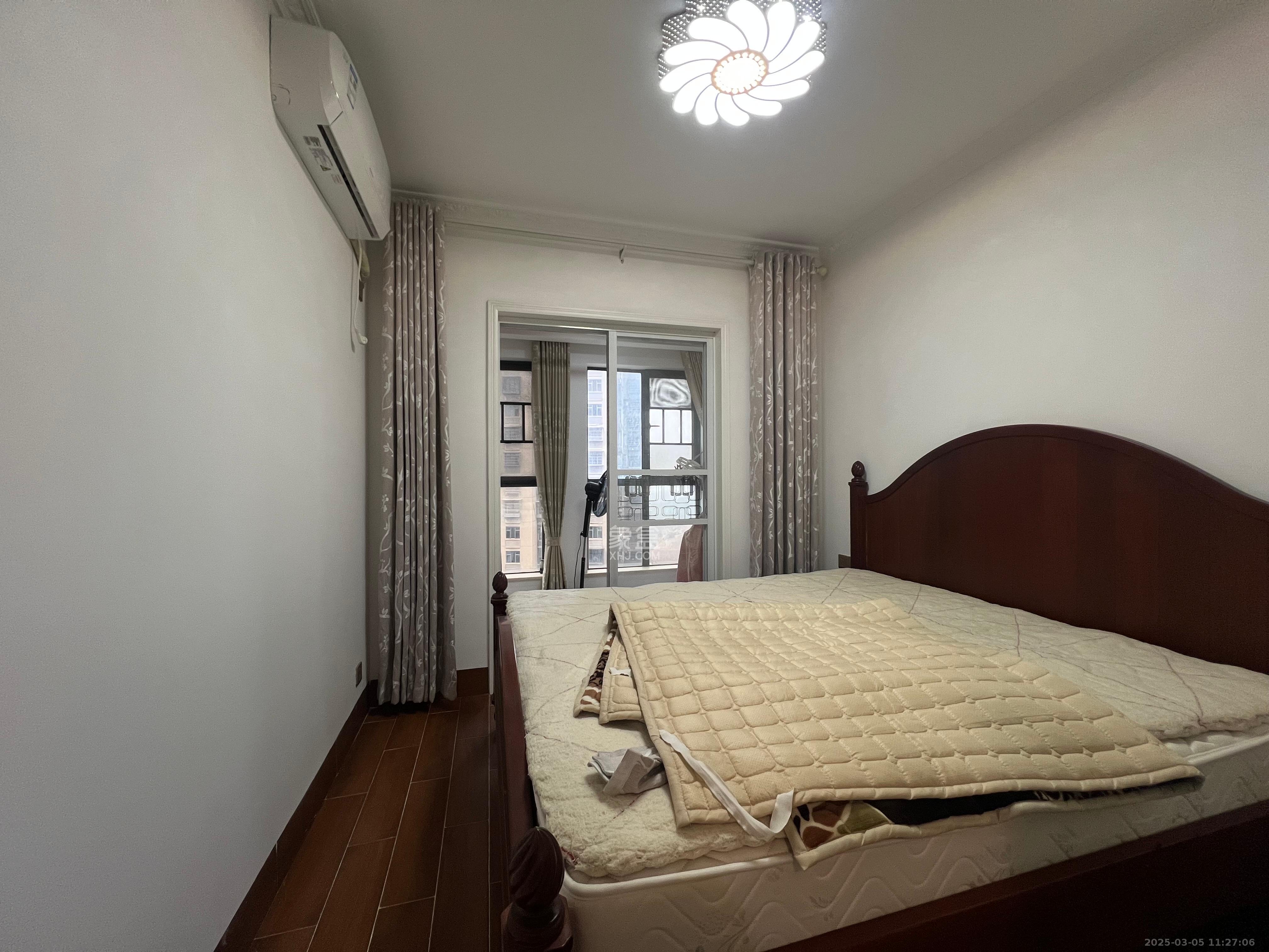 悦湖山 3室2厅2卫 2800.0元/月 悦湖山 3室2厅2卫 2800.0元/月室内图