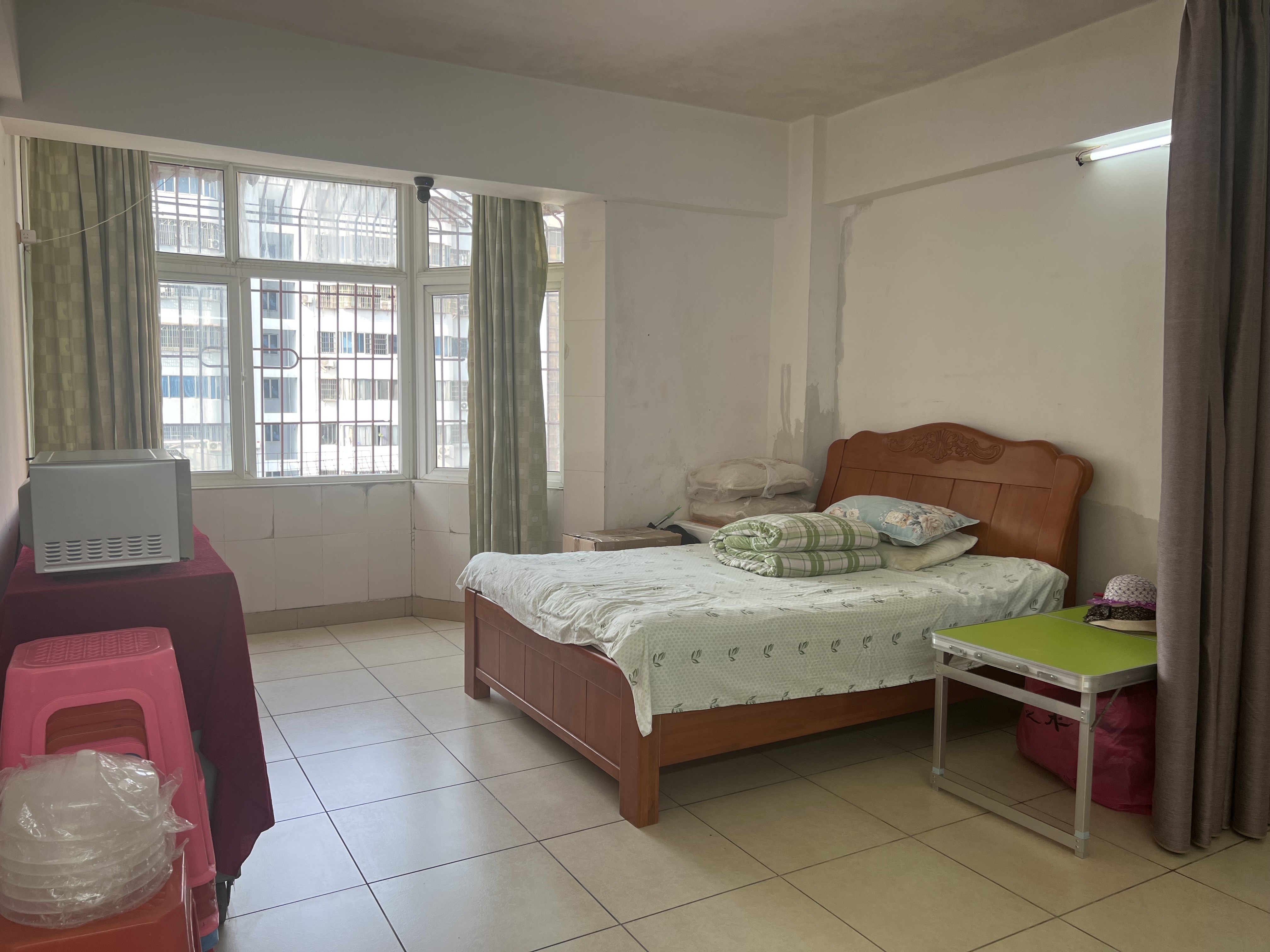 红玫瑰大厦 1室1厅1卫 74.0万 红玫瑰大厦 1室1厅1卫 74.0万客厅