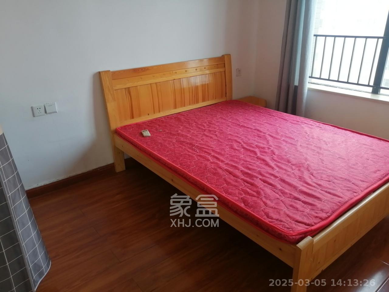 三一街区  3室2厅1卫   2000.00元/月室内图