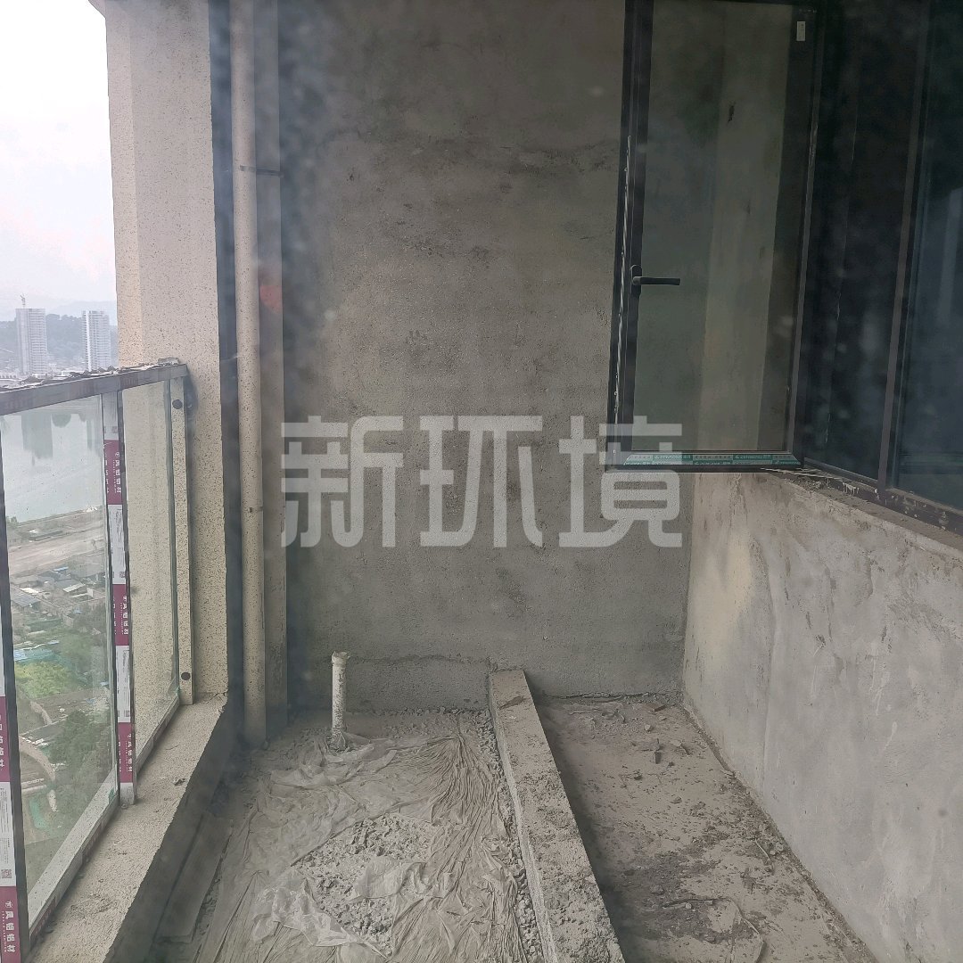 山水印象澜庭  3室2厅2卫   115.00万客厅