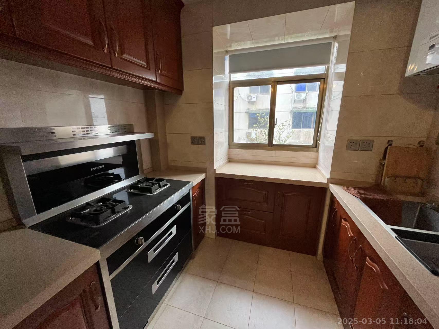 市委宿舍神龙小区 3室2厅1卫 2200.0元/月 市委宿舍神龙小区 3室2厅1卫 2200.0元/月室内图