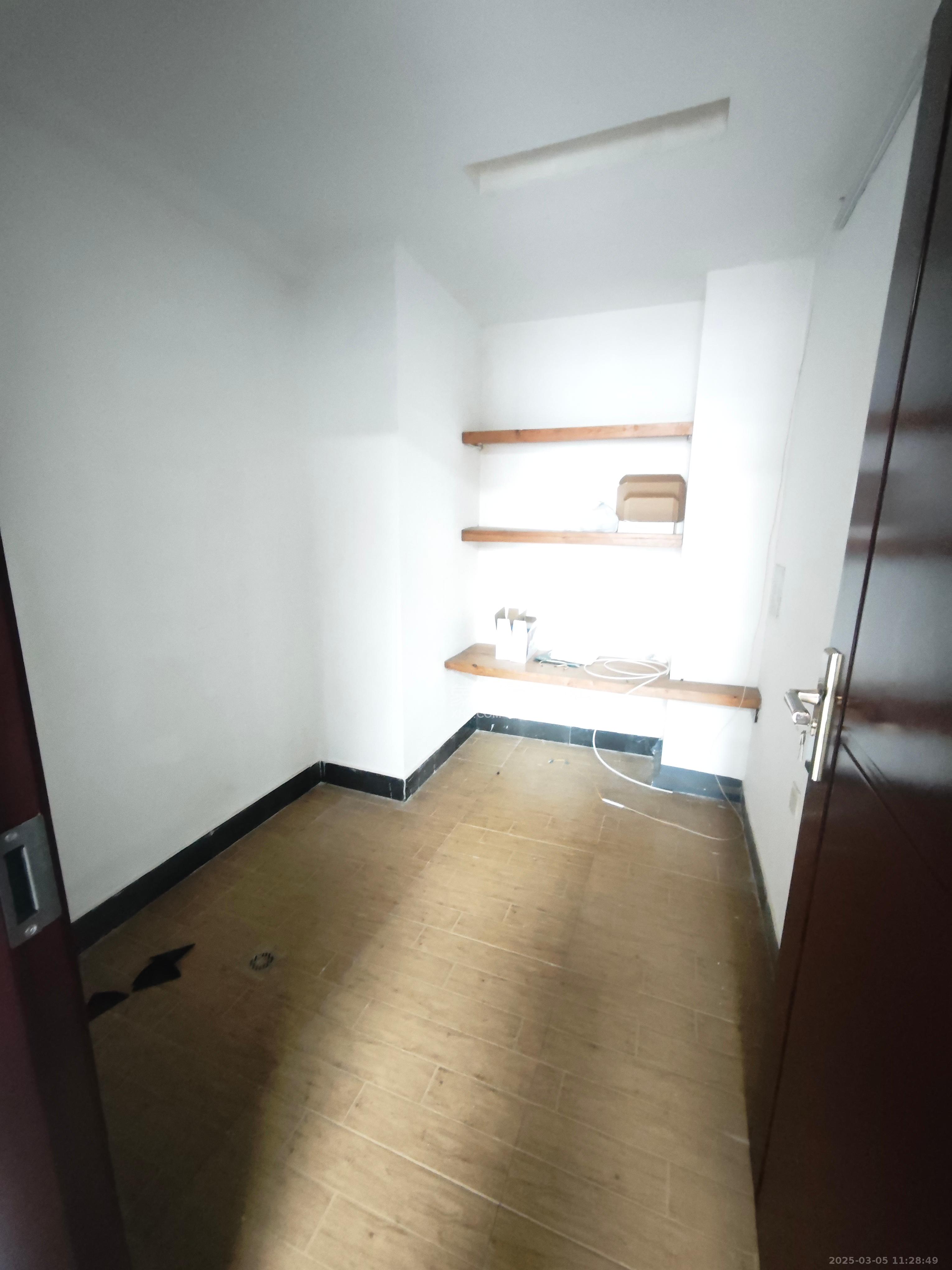 越界(天佑国际大厦)  1室1厅1卫    3600.0元/月 越界(天佑国际大厦)  1室1厅1卫    3600.0元/月室内图