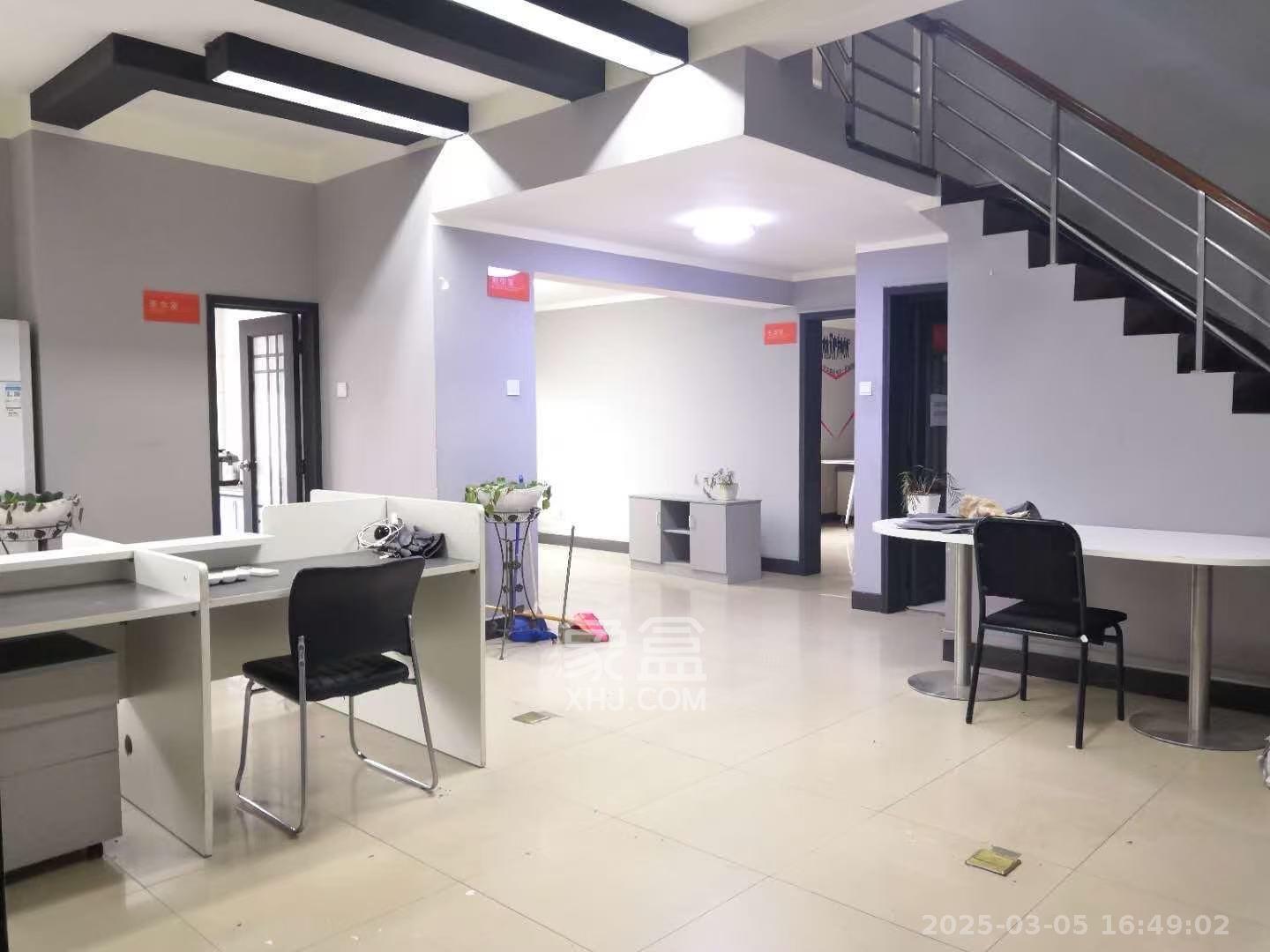 君临天厦 4室2厅2卫 4300.0元/月 君临天厦 4室2厅2卫 4300.0元/月室内图