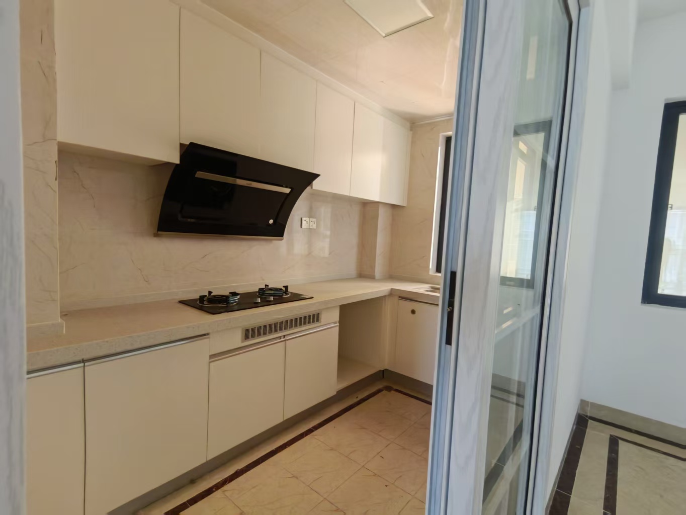 港岛花园 3室2厅2卫 235.0万 港岛花园 3室2厅2卫 235.0万室内图